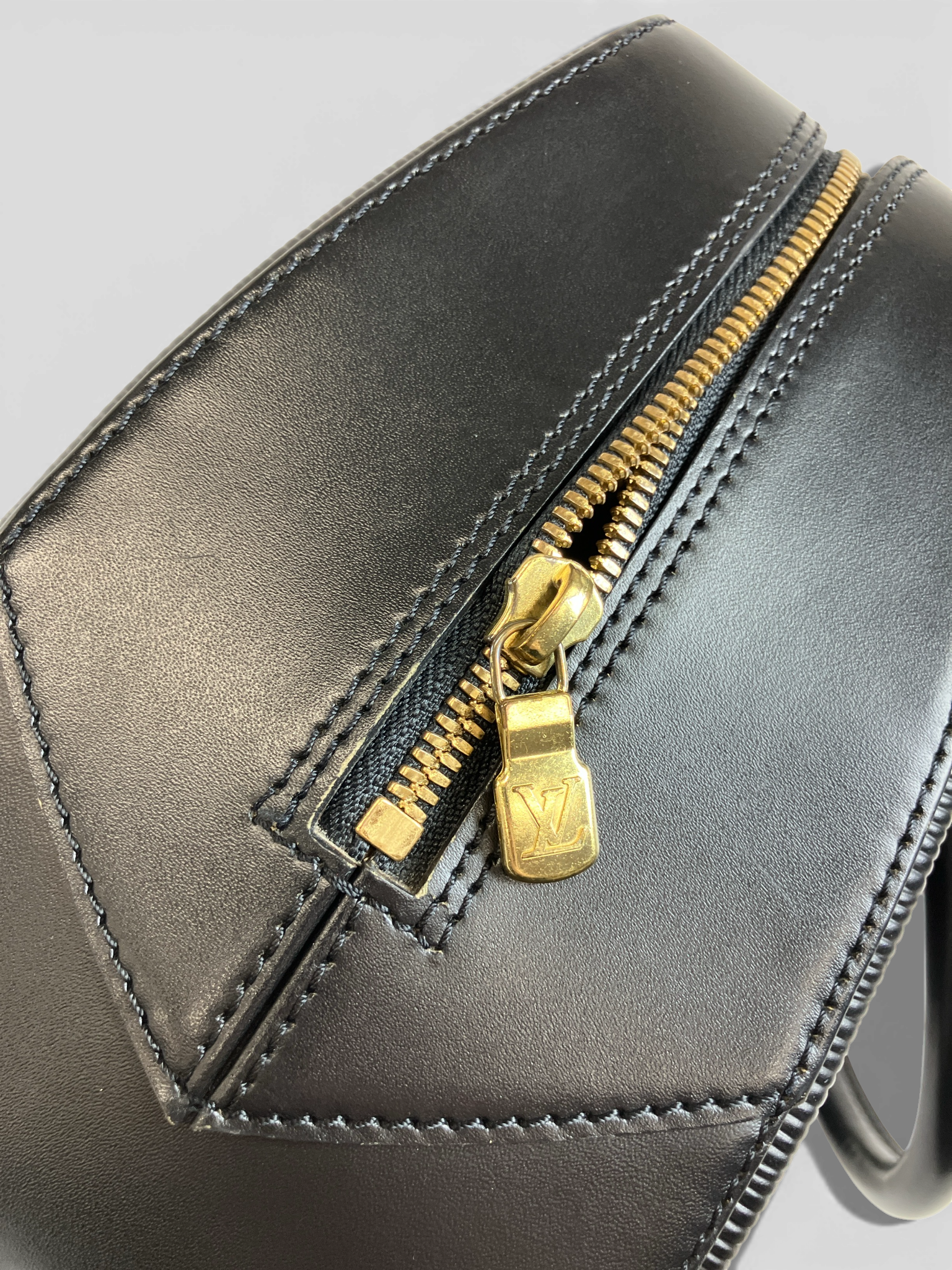 LOUIS VUITTON ルイヴィトン ハンドバッグ エピ M52042 サブロン ノワール ブラック