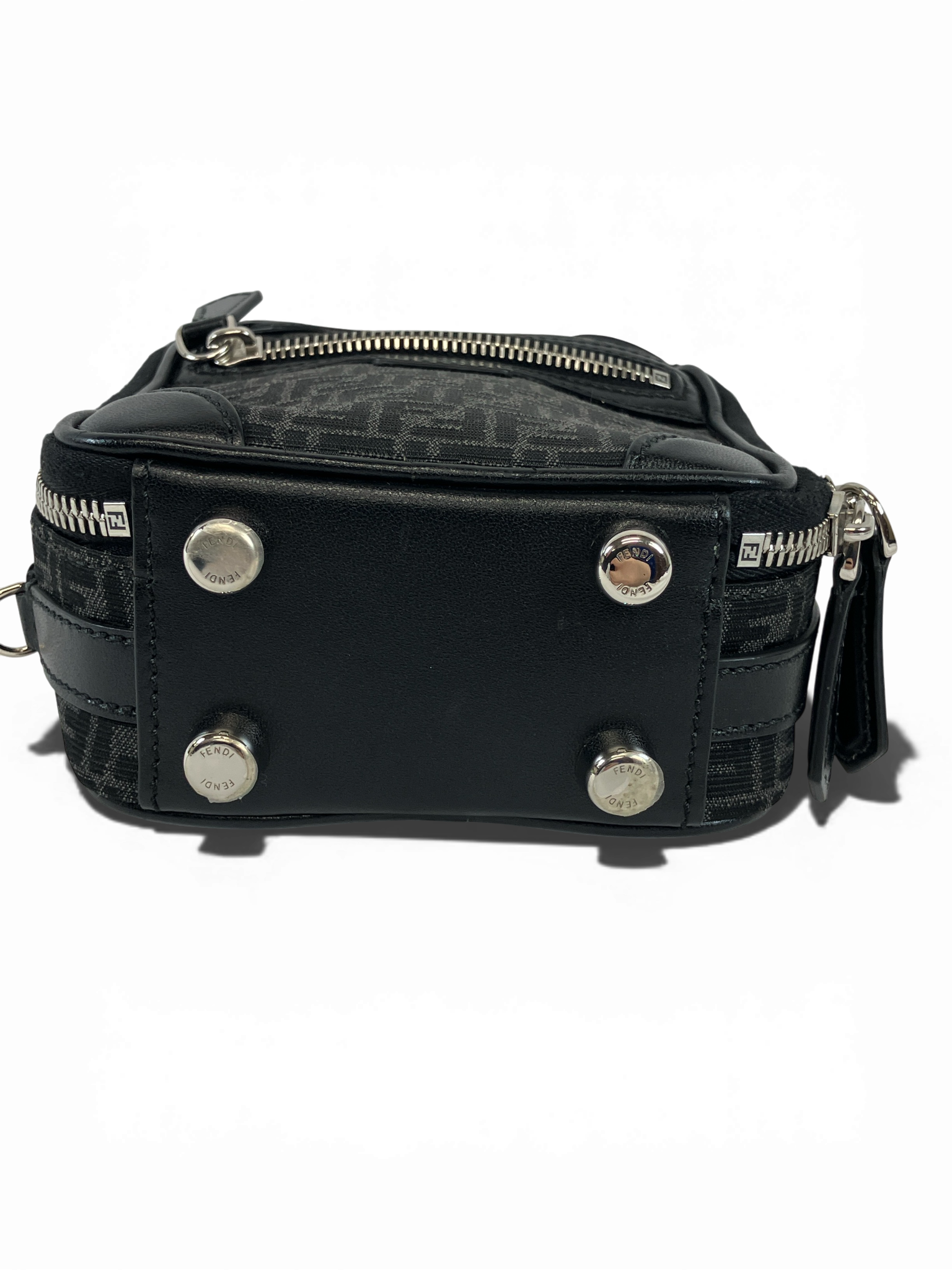 FENDI ショルダーバッグ ポシェット ズッキーノ ブラック グレー 7VA542 AGON 228-2557