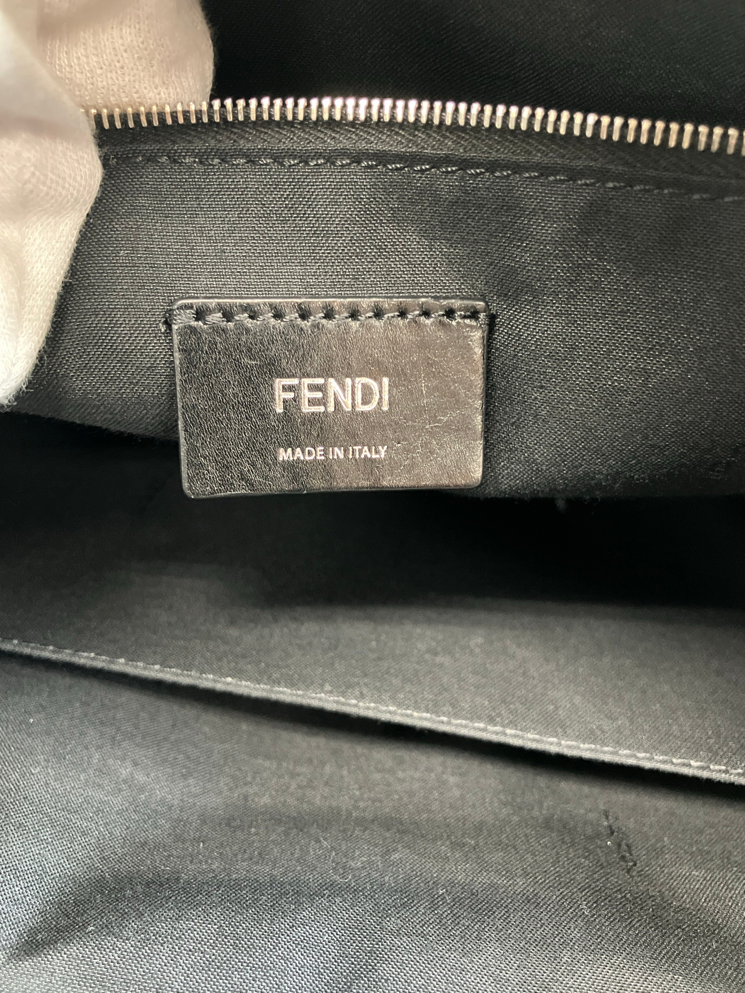 FENDI ボキャブラリー メッセンジャーバッグ ブラック ロゴ ナイロン
