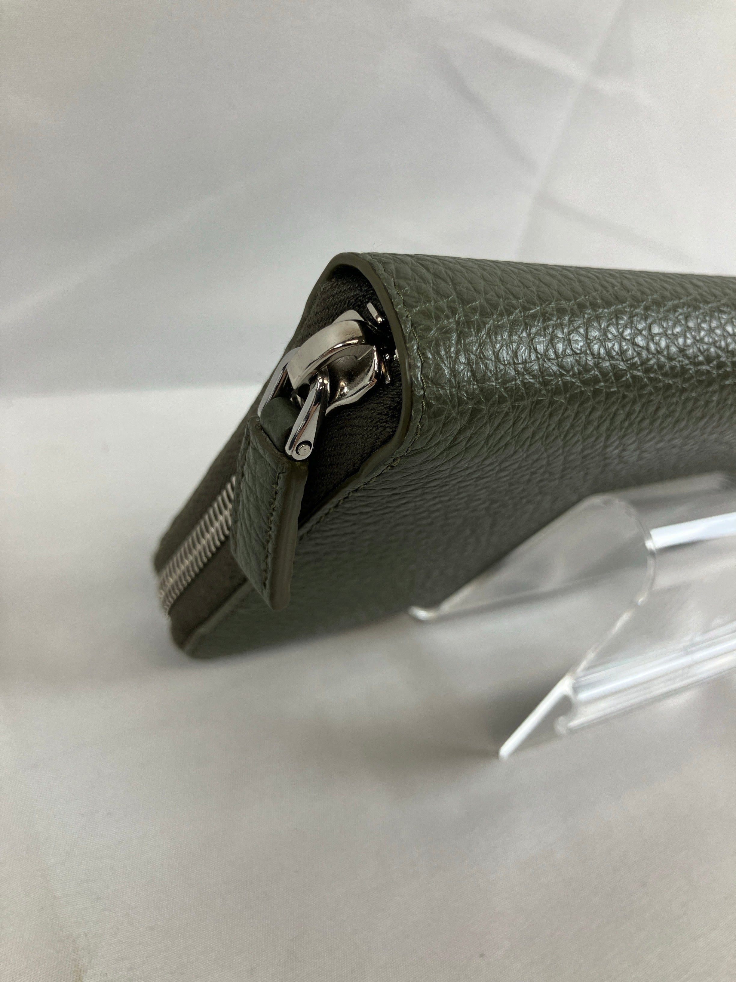 PRADA プラダ 長財布 ロングウォレット ヴィッテロダイノレザー ラウンドファスナー 三角ロゴ カーキ ローデングリーン