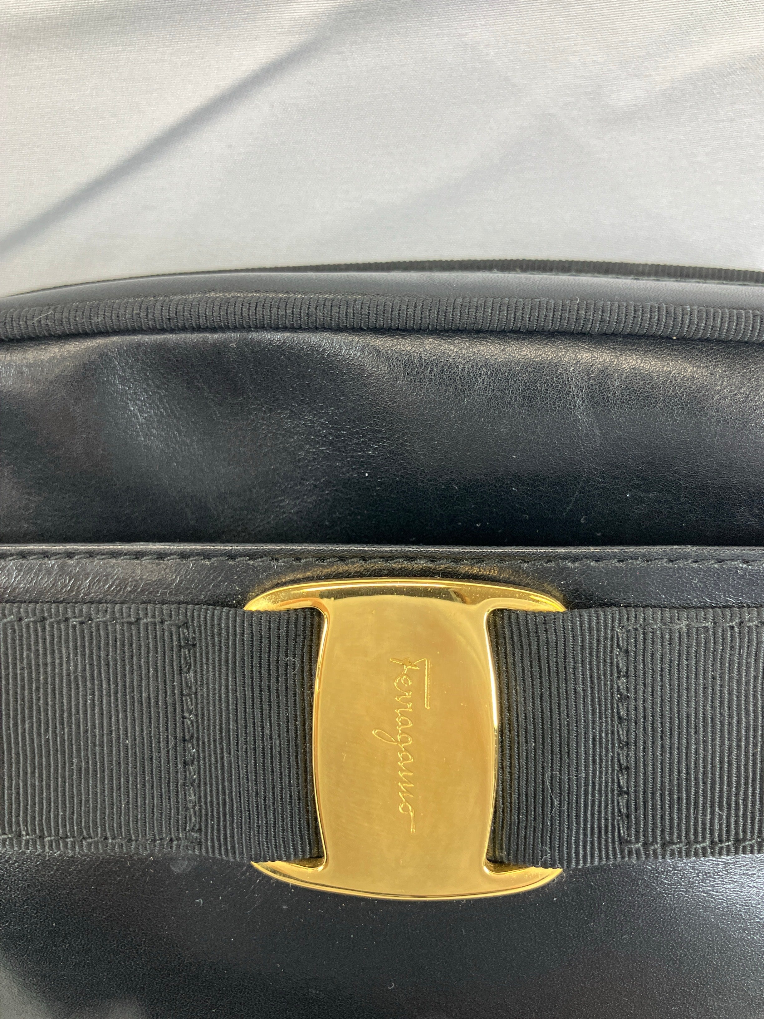 FERRAGAMO フェラガモ ショルダーバッグ ガンチーニ ヴァラ ブラック