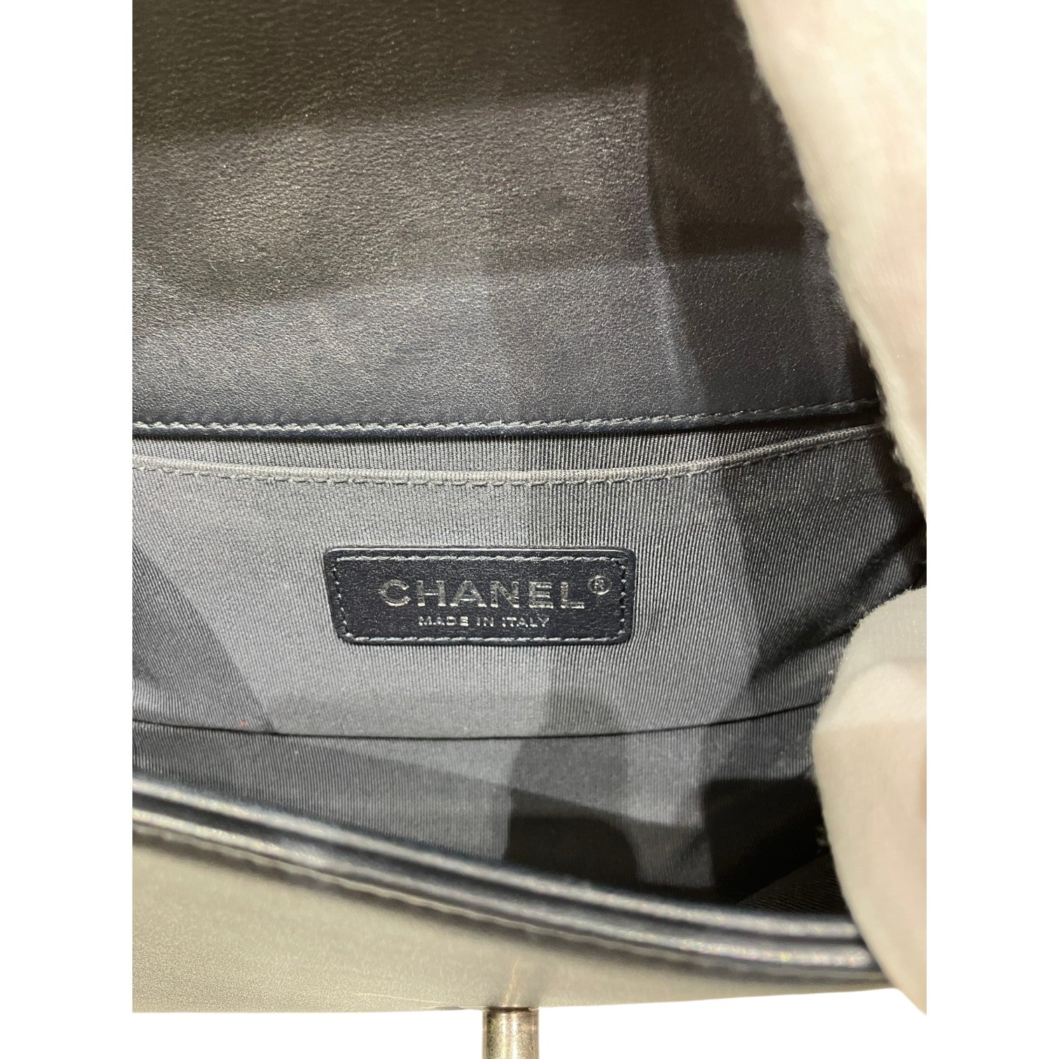 BOY CHANEL ボーイシャネル 20 キャビアスキン チェーンショルダーバッグ Vステッチ シェブロン カーフスキン レザー ブラック レディース メンズ