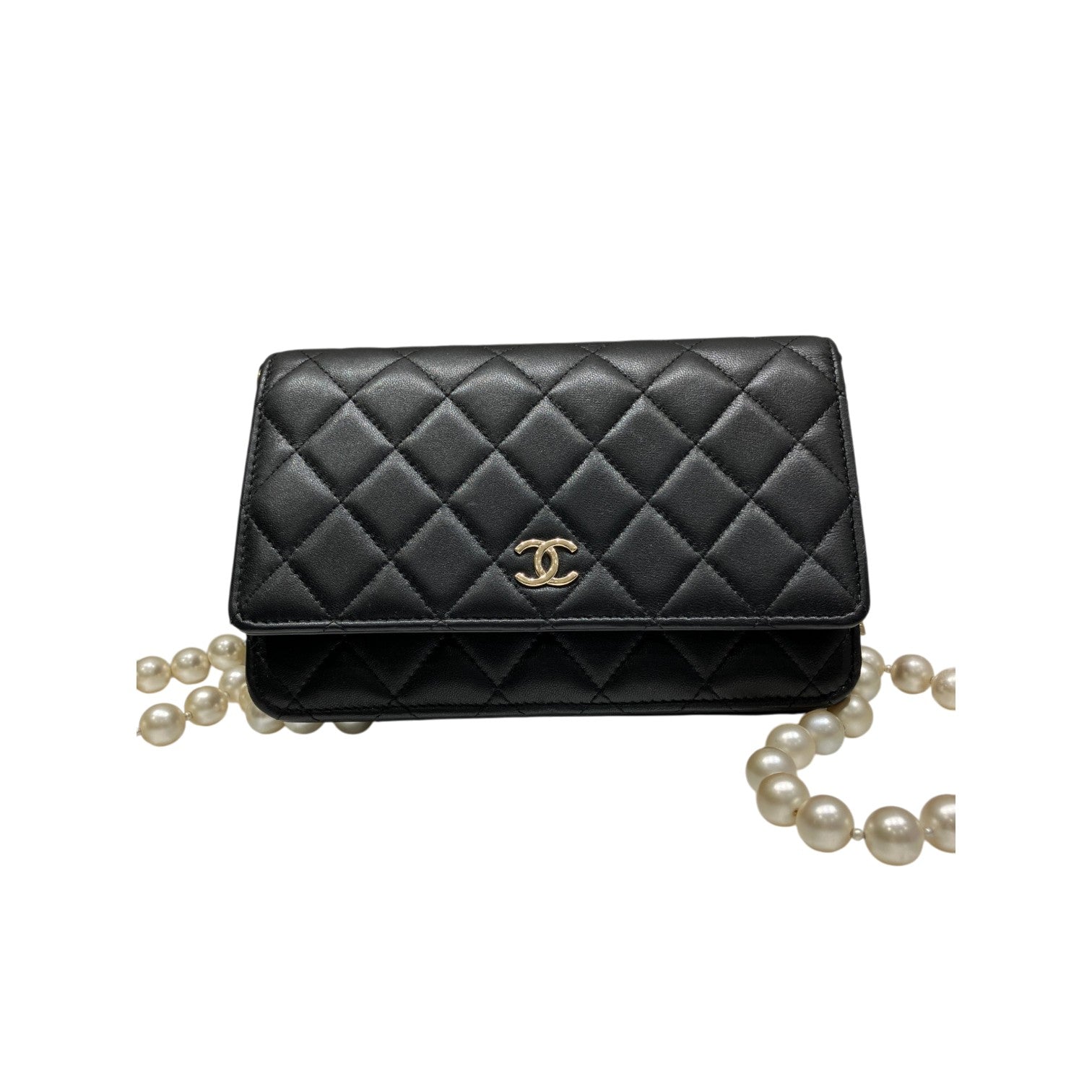 CHANEL ショルダーバッグ パール チェーン CHANEL シャネル チェーンウォレット ショルダーバッグ パールチェーン