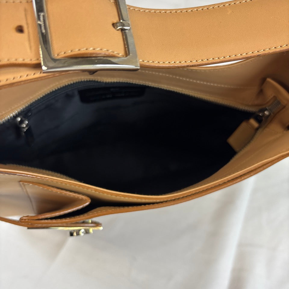 FERRAGAMO フェラガモ ショルダーバッグ ワンショルダー ガンチーニ ベージュ AQ-21 0169