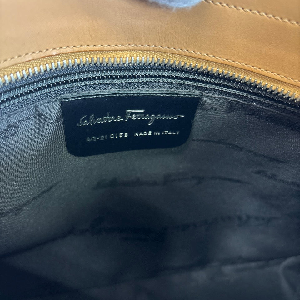 FERRAGAMO フェラガモ ショルダーバッグ ワンショルダー ガンチーニ ベージュ AQ-21 0169