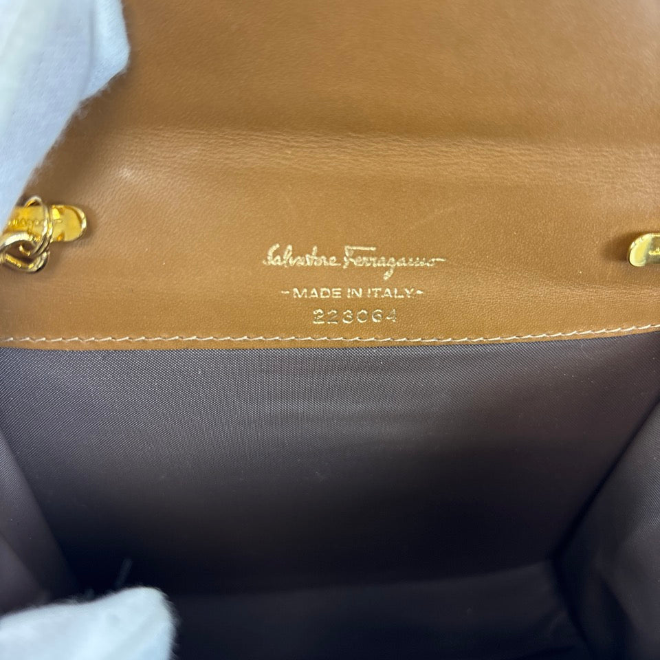 FERRAGAMO フェラガモ チェーン ショルダーバッグ キャメル 223064