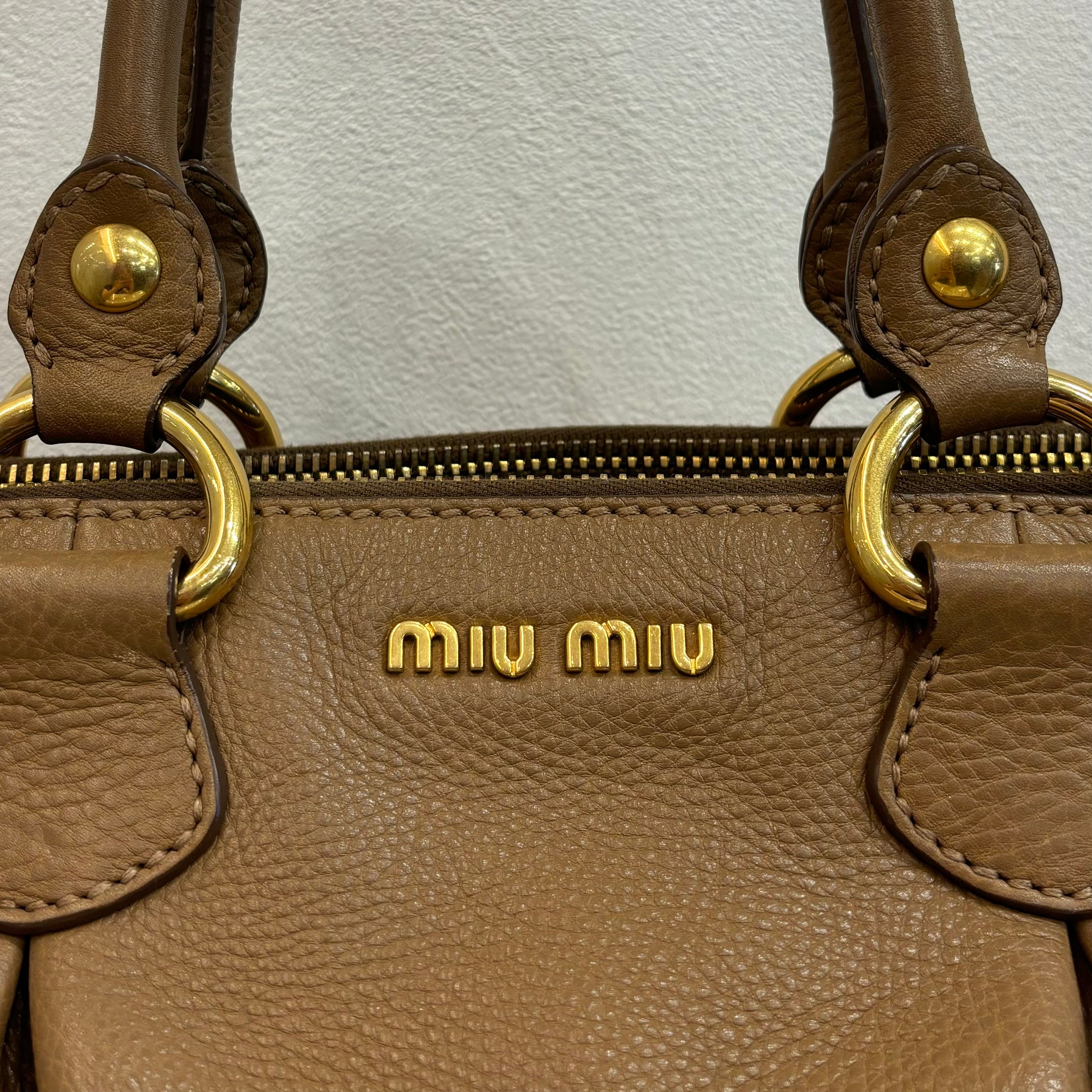 miumiu　2wayハンドバッグ