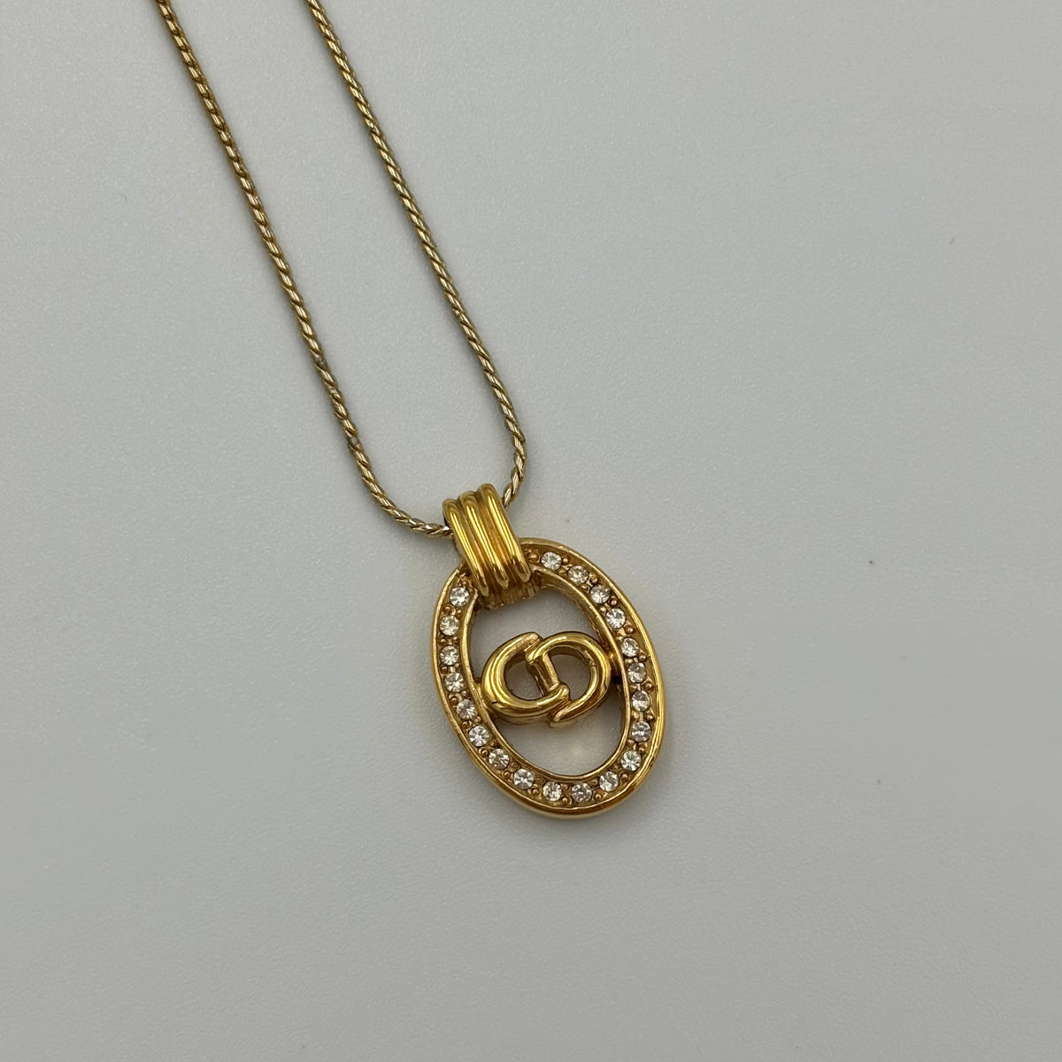 Dior CDロゴ オーバル ラインストーン ネックレス