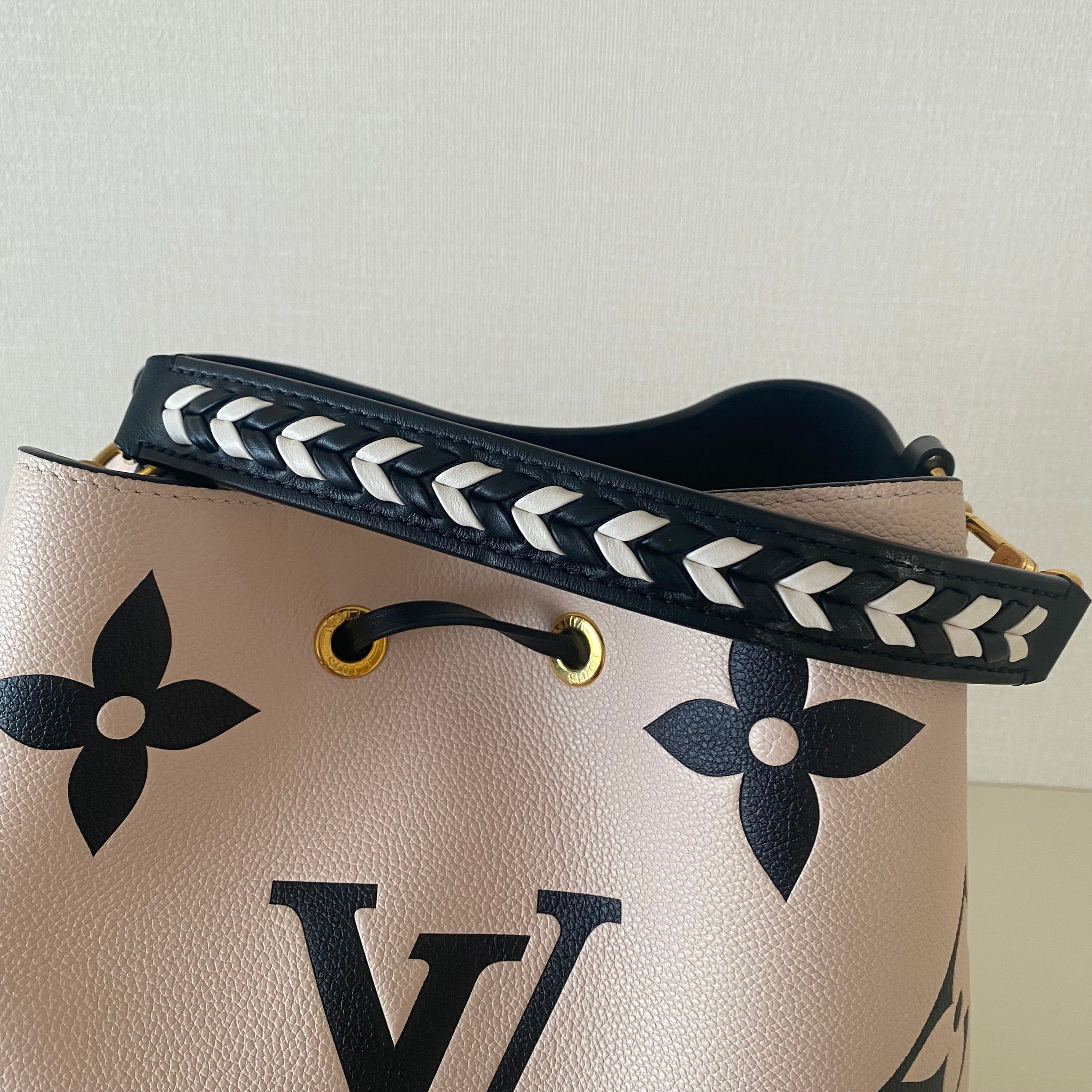 Louis Vuitton モノグラム ジャイアント ネオノエ