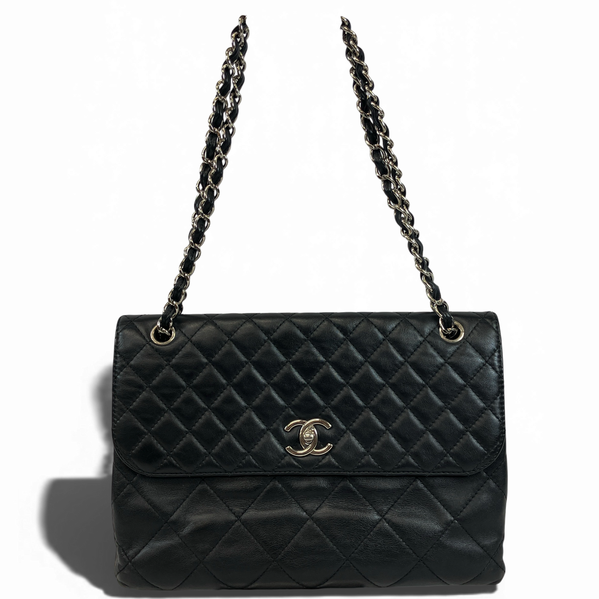 CHANEL チェーンショルダー デカマトラッセ ラムスキン