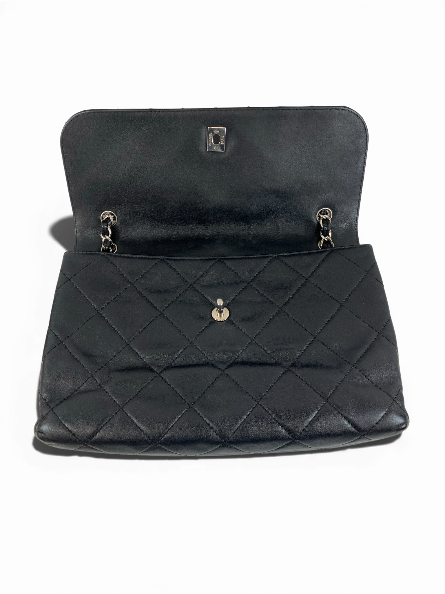 CHANEL　チェーンショルダー　デカマトラッセ　ラムスキン　