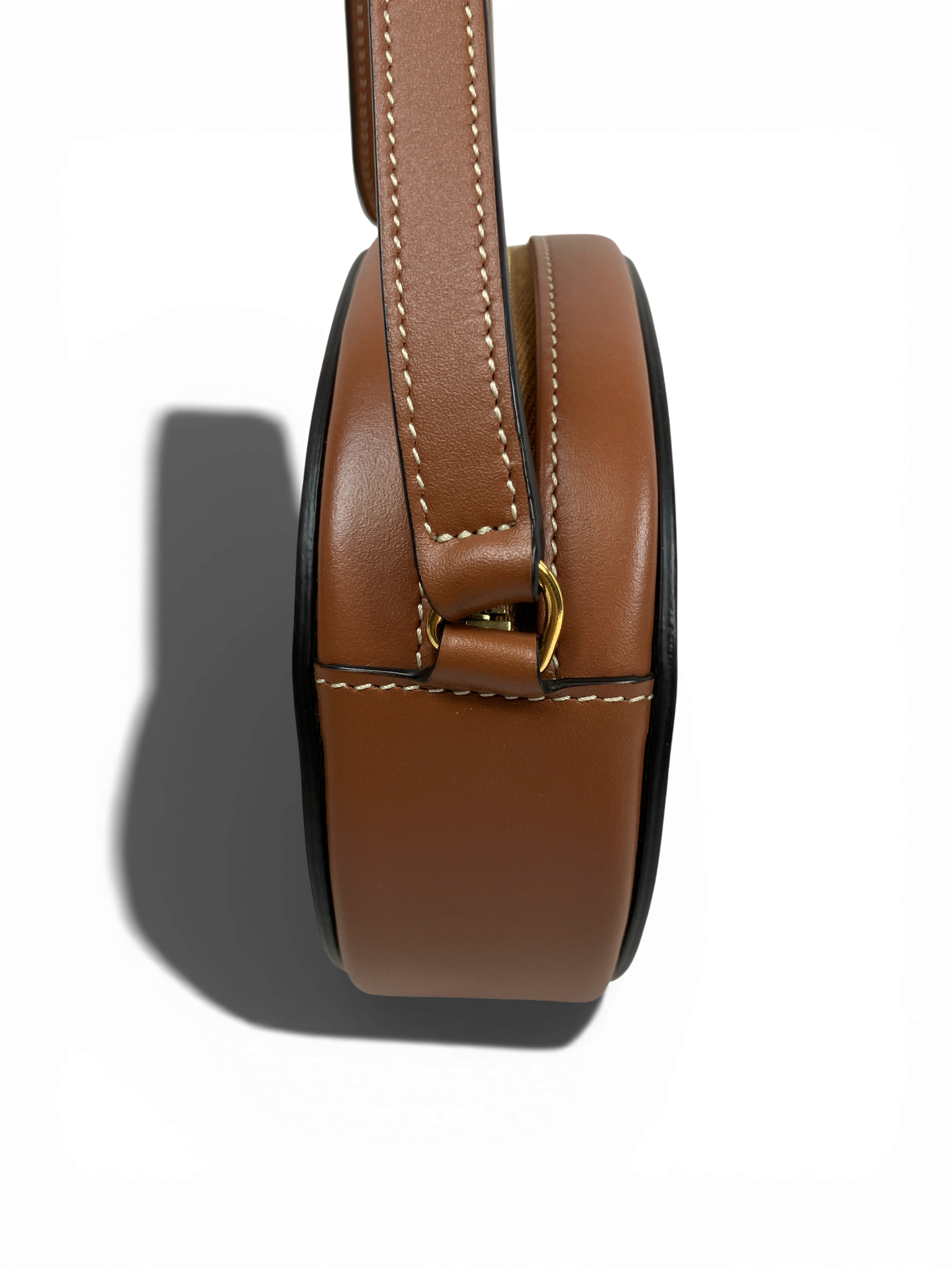CELINE　ショルダーバッグ　オーバルパース　キュイル　トリオンフ　タン　カーフレザー