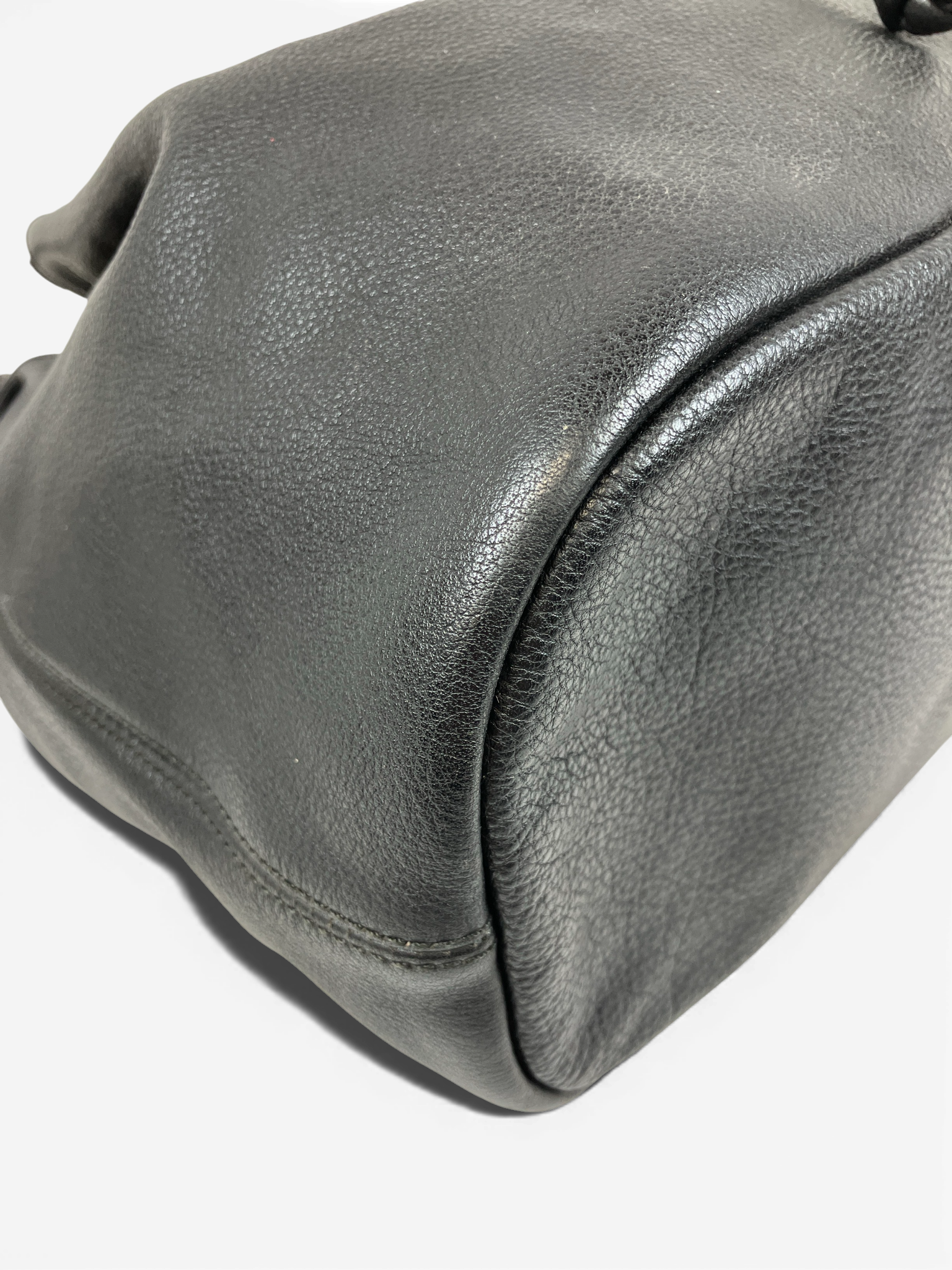 LONGCHAMP ロンシャン　巾着カバン　革製 LONGCHAMP ロンシャン ショルダーバッグ 巾着 レザー ブラック