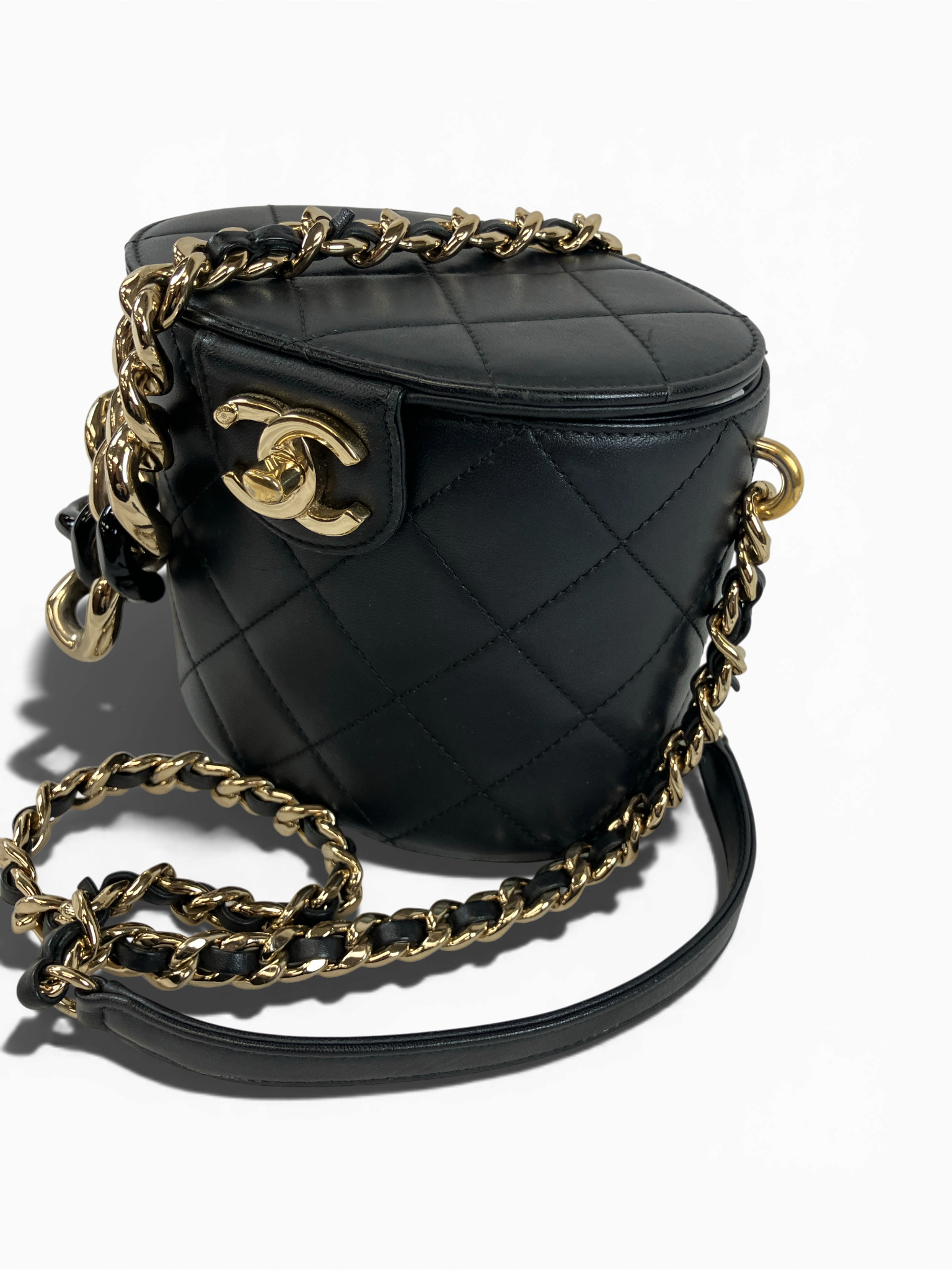 CHANEL　シャネル　チェーンショルダーバッグ　バニティバッグ　ラムスキン　マトラッセ　AS1355