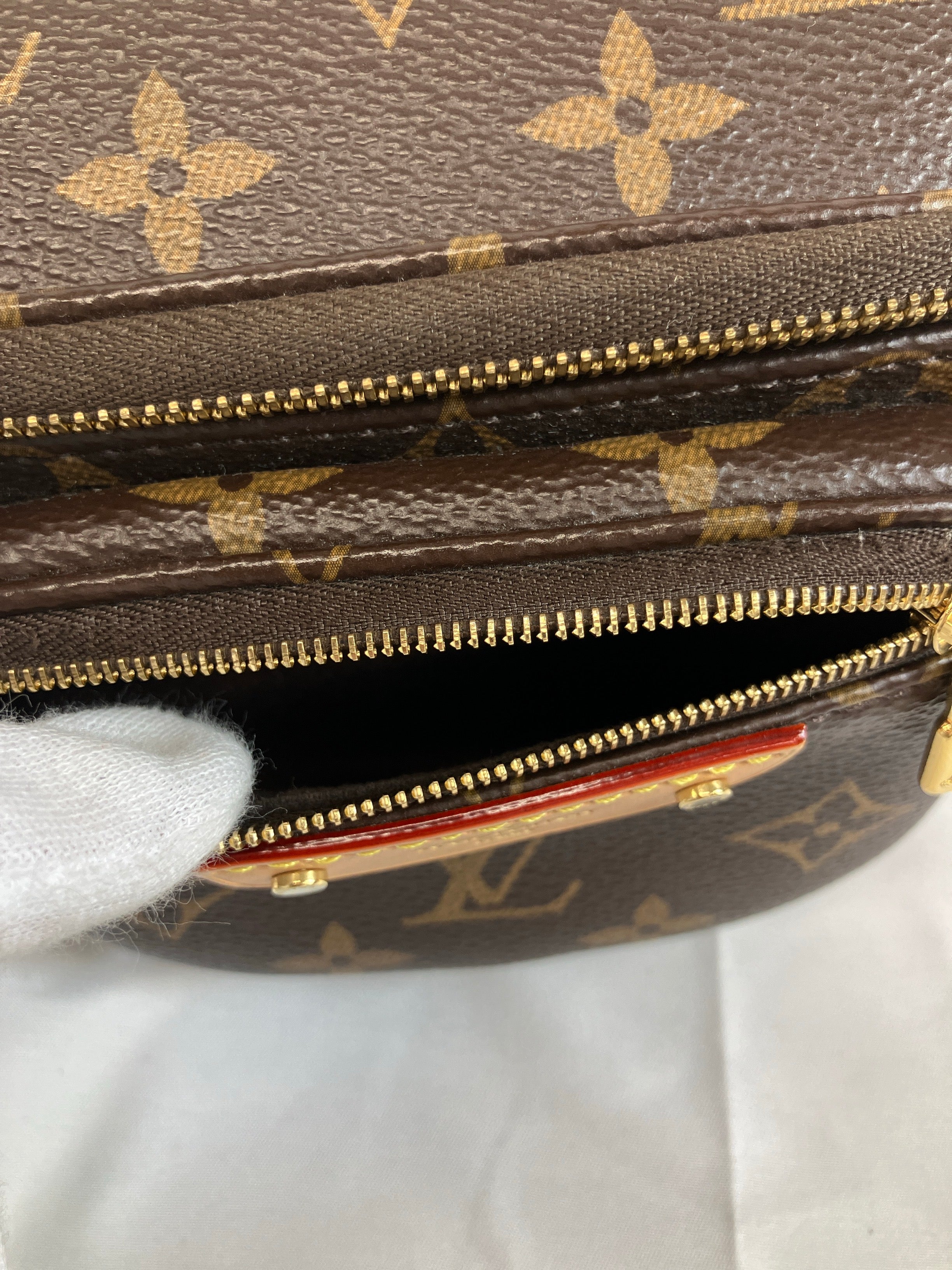 LOUIS VUITTON　ミニ　バムバッグ　モノグラム　ショルダーバッグ　ブラウン　M82335