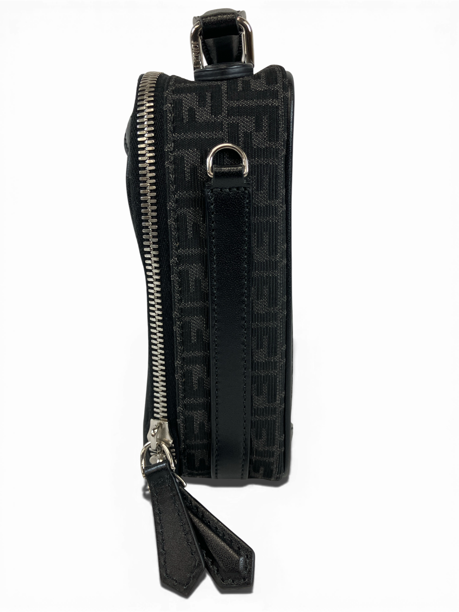 FENDI　ショルダーバッグ　ポシェット　ズッキーノ　ブラック　グレー　7VA542 AGON 228-2557