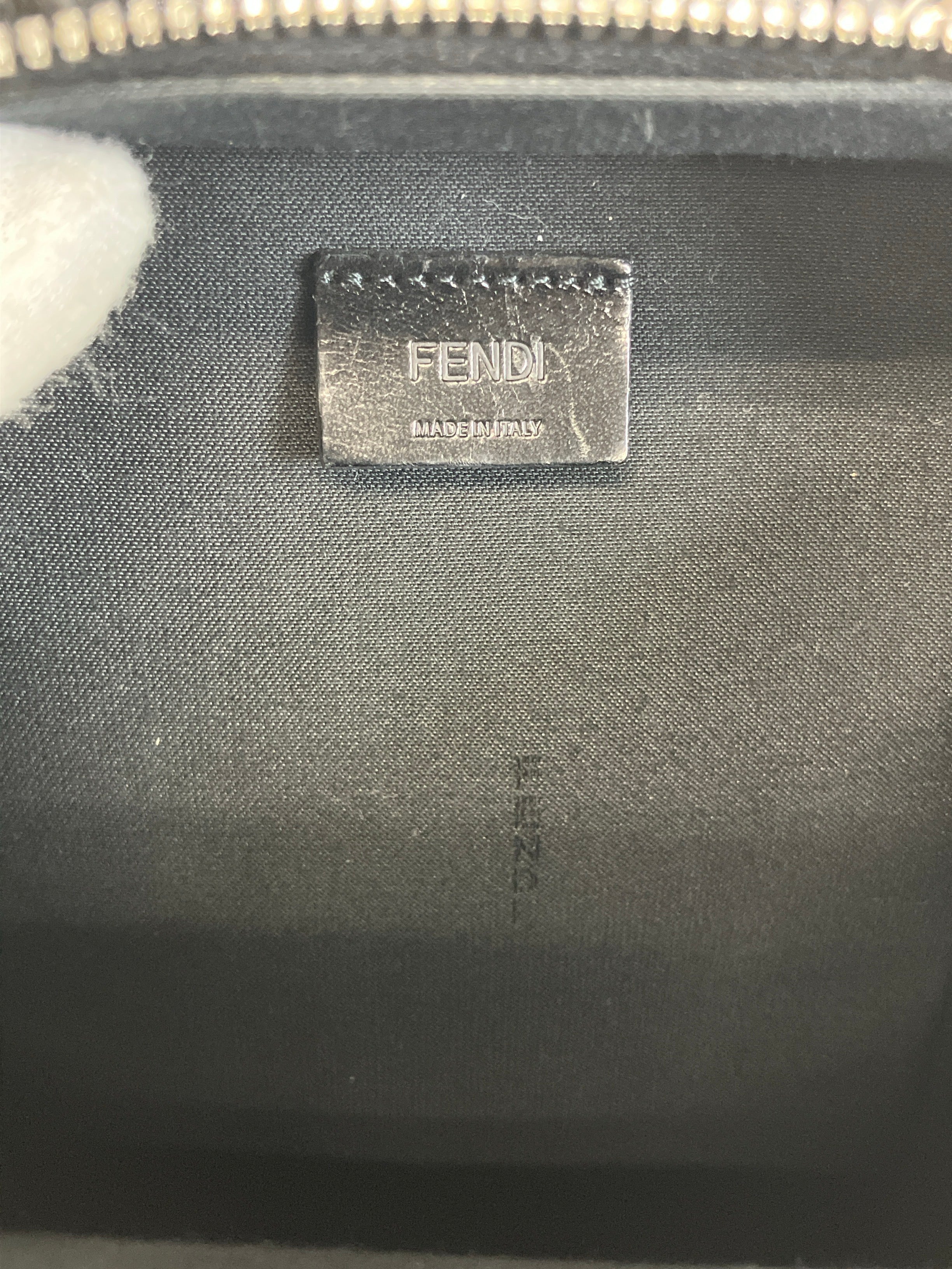 FENDI　ショルダーバッグ　ポシェット　ズッキーノ　ブラック　グレー　7VA542 AGON 228-2557