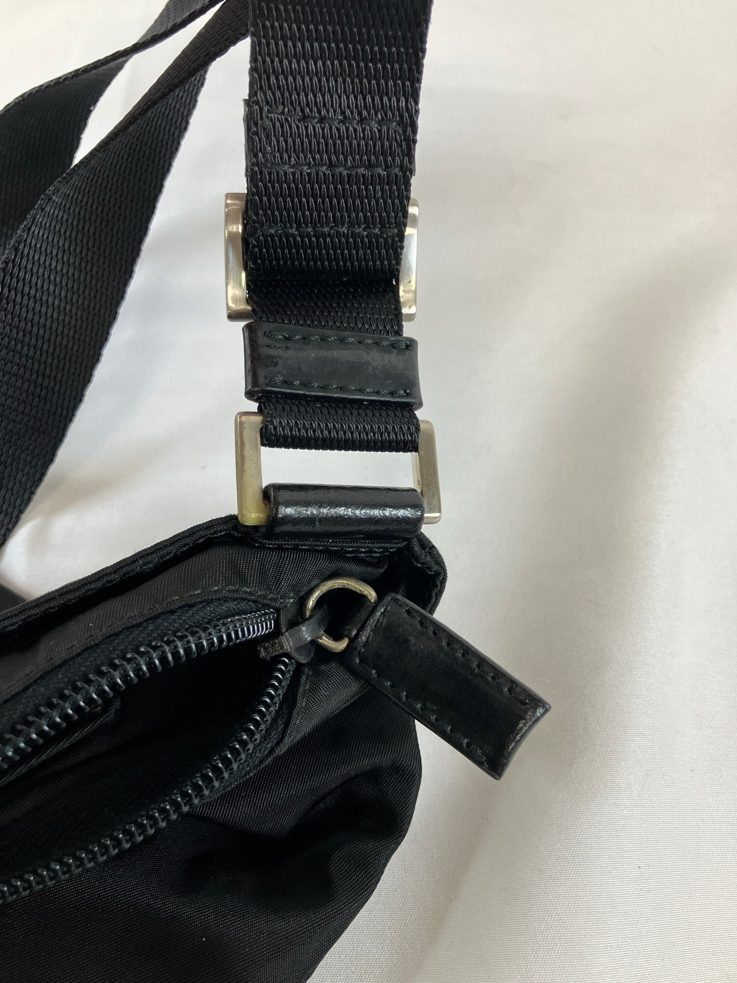 PRADA　テスート　ショルダーバッグ　ナイロン　ブラック　三角ロゴ