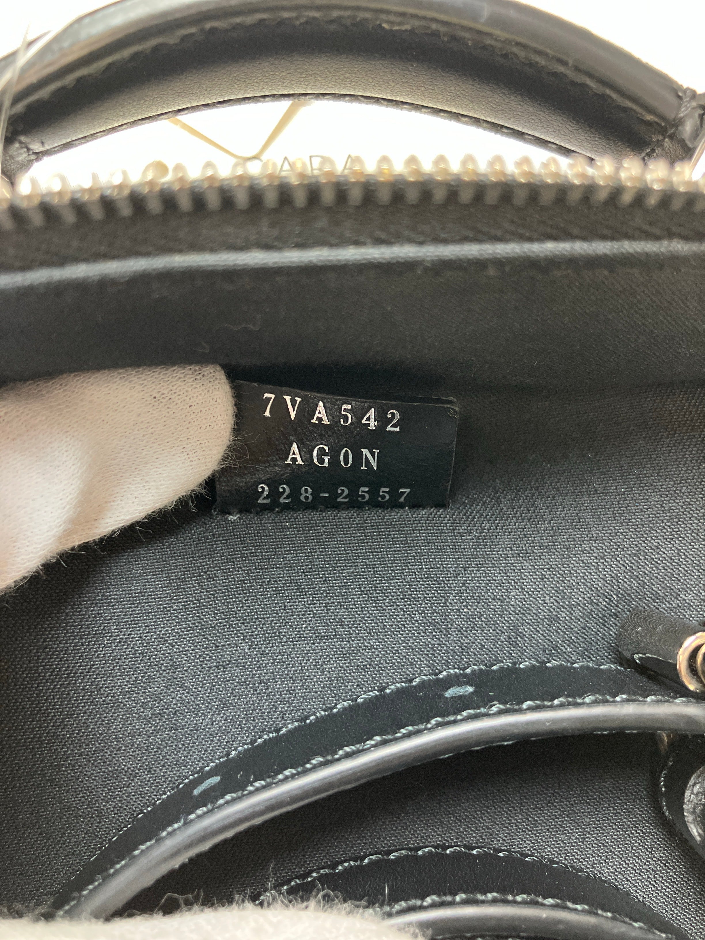 FENDI　ショルダーバッグ　ポシェット　ズッキーノ　ブラック　グレー　7VA542 AGON 228-2557