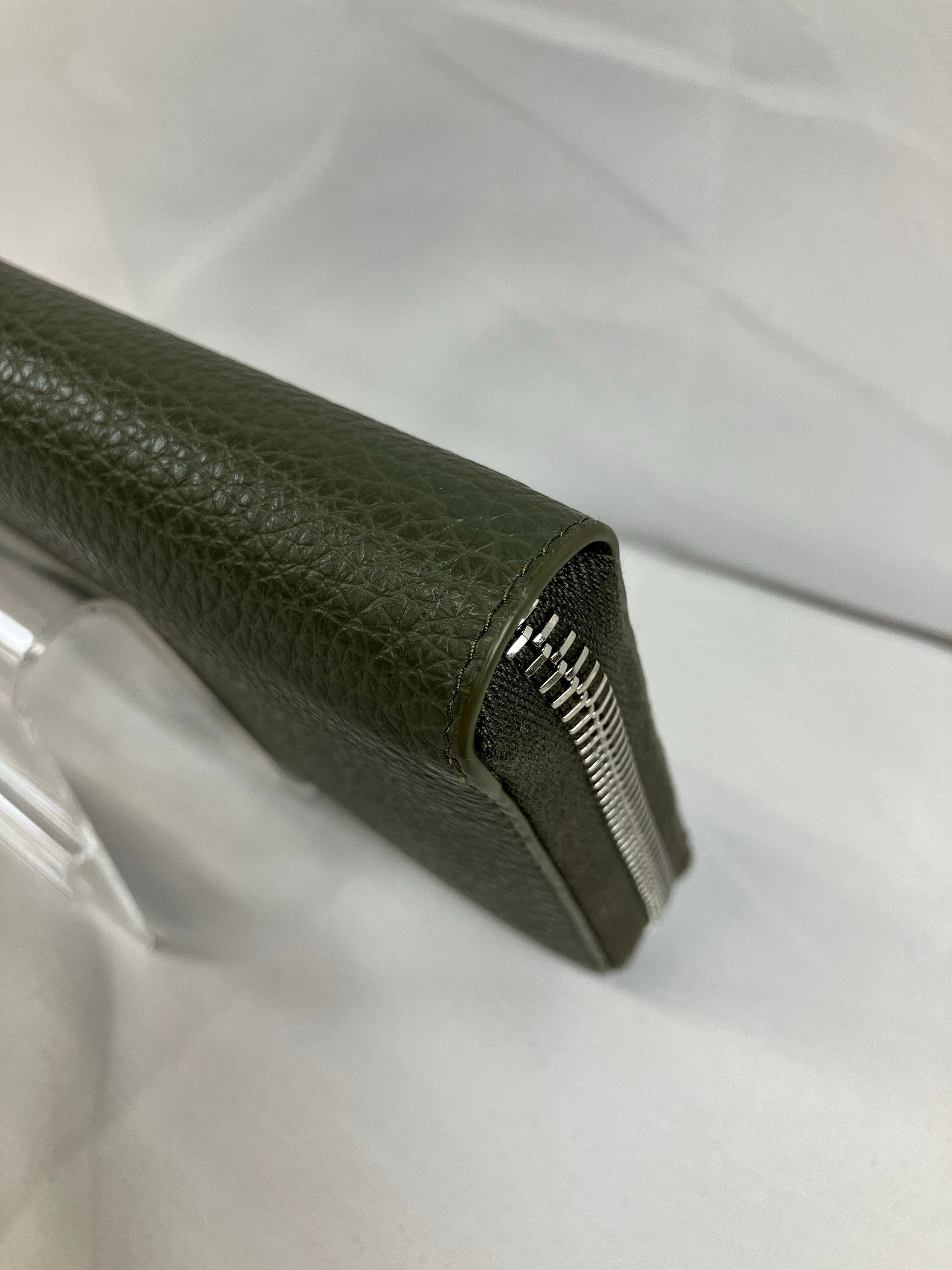 PRADA プラダ 長財布 ロングウォレット ヴィッテロダイノレザー ラウンドファスナー 三角ロゴ カーキ ローデングリーン　