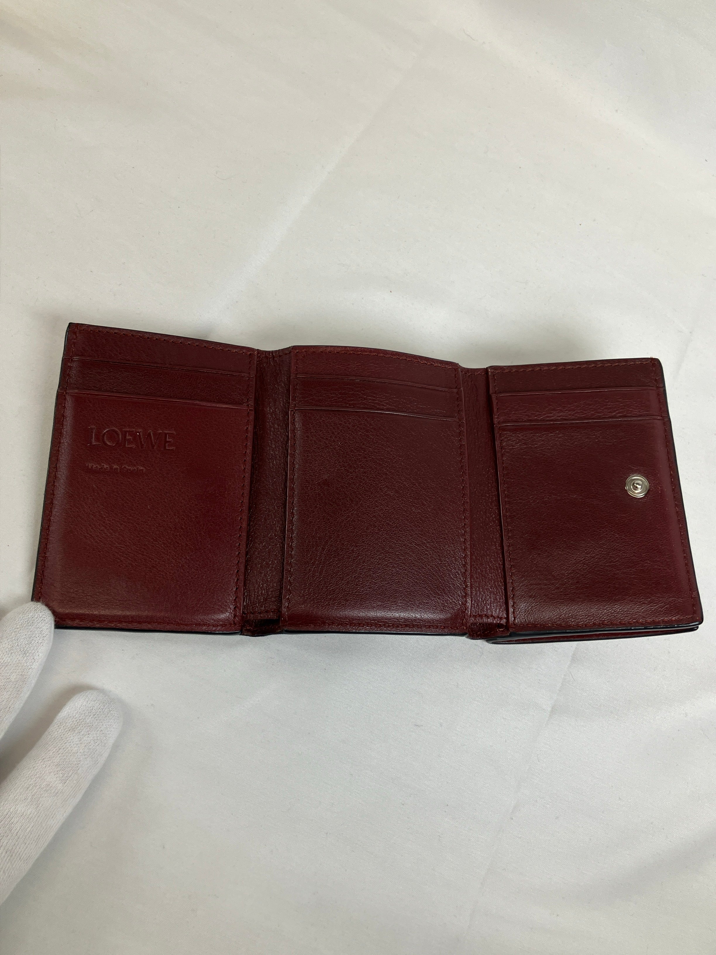 ロエベ☆三つ折り財布　美品　アナグラム　ボルドー LOEWE ロエベ 三つ折り財布 コンパクトウォレット アナグラム トライ