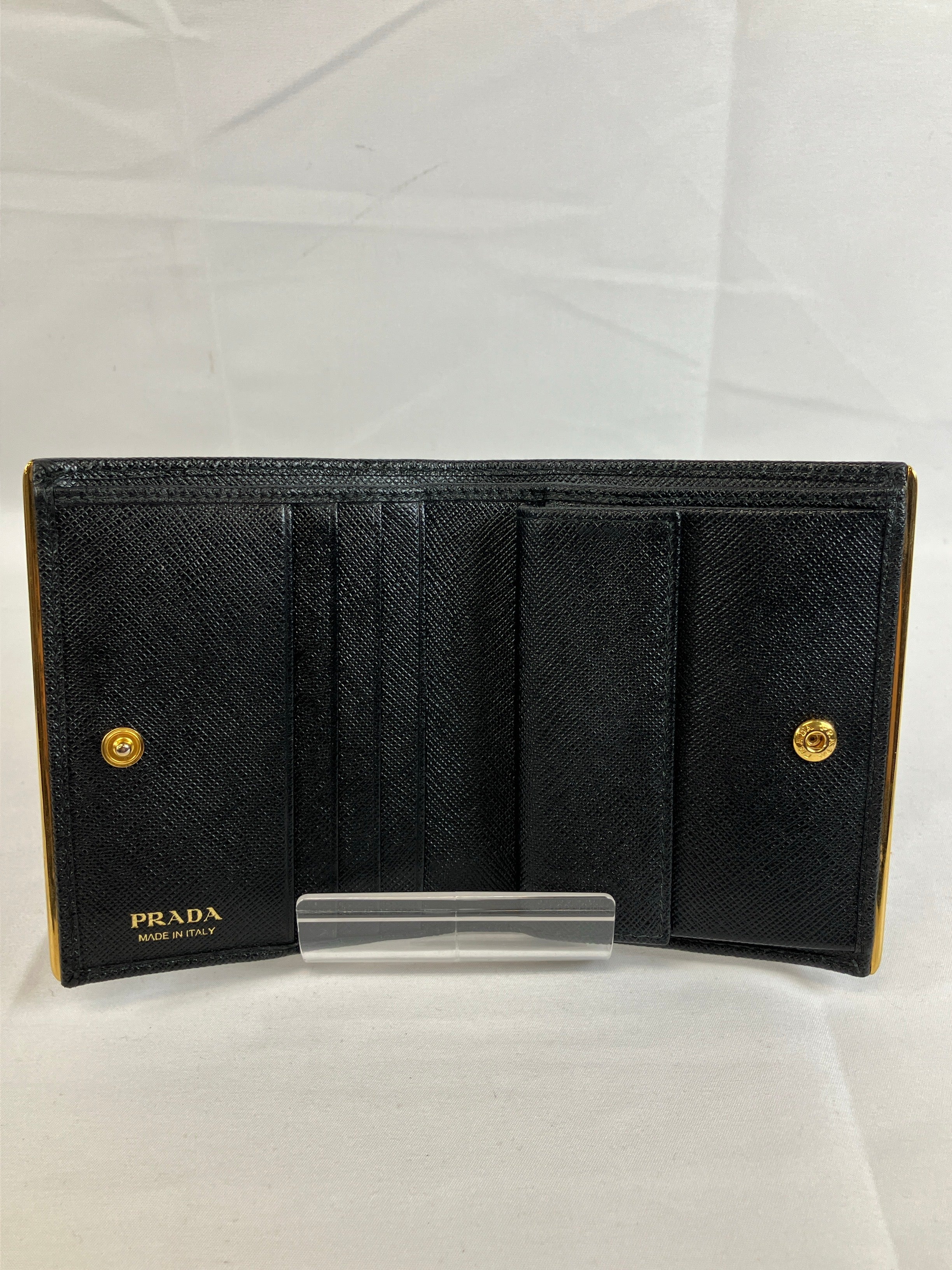 PRADA プラダ 二つ折り財布 サフィアーノ メタルバー ブラック ネロ