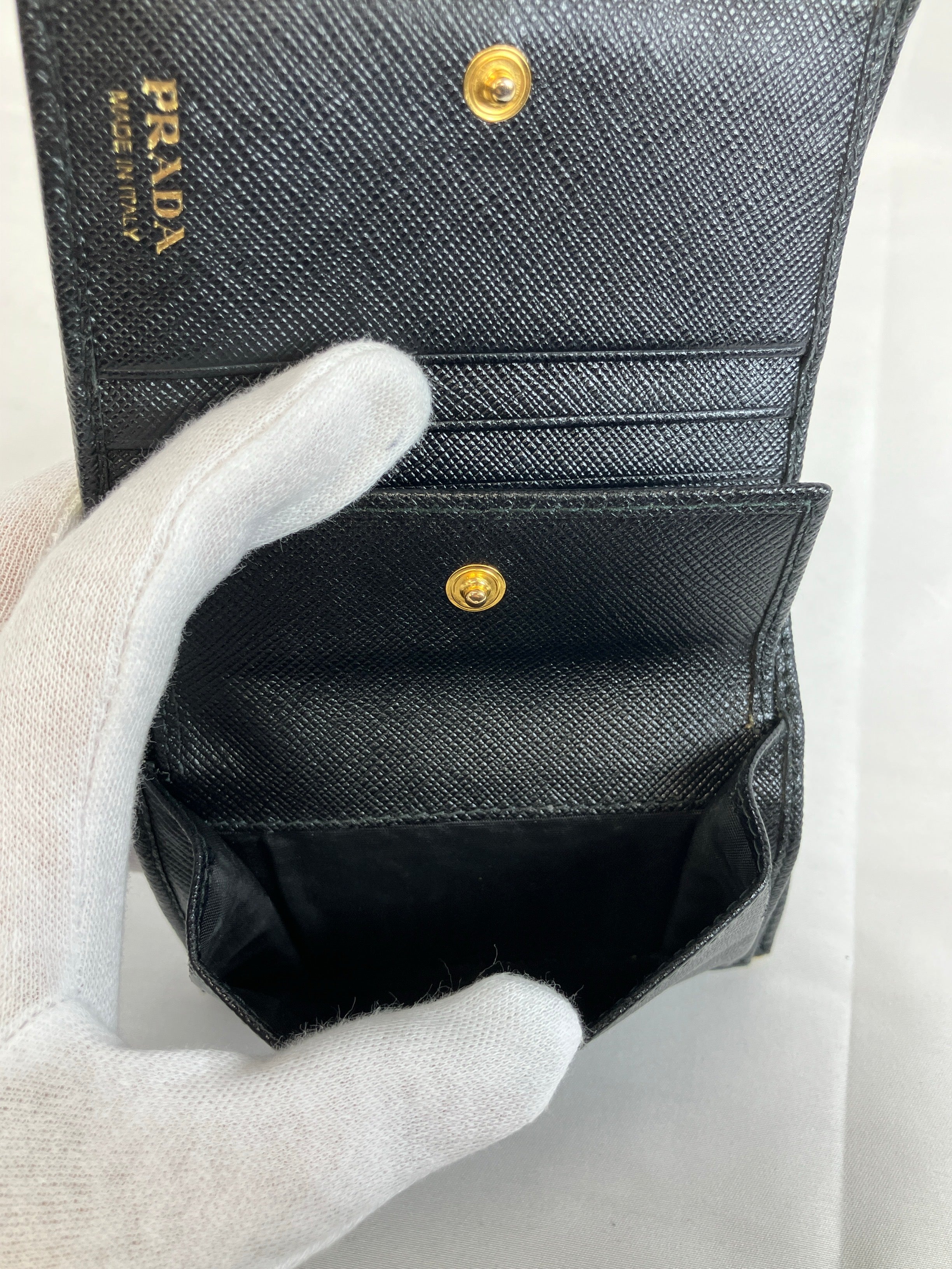 PRADA プラダ 二つ折り財布 サフィアーノ メタルバー ブラック ネロ
