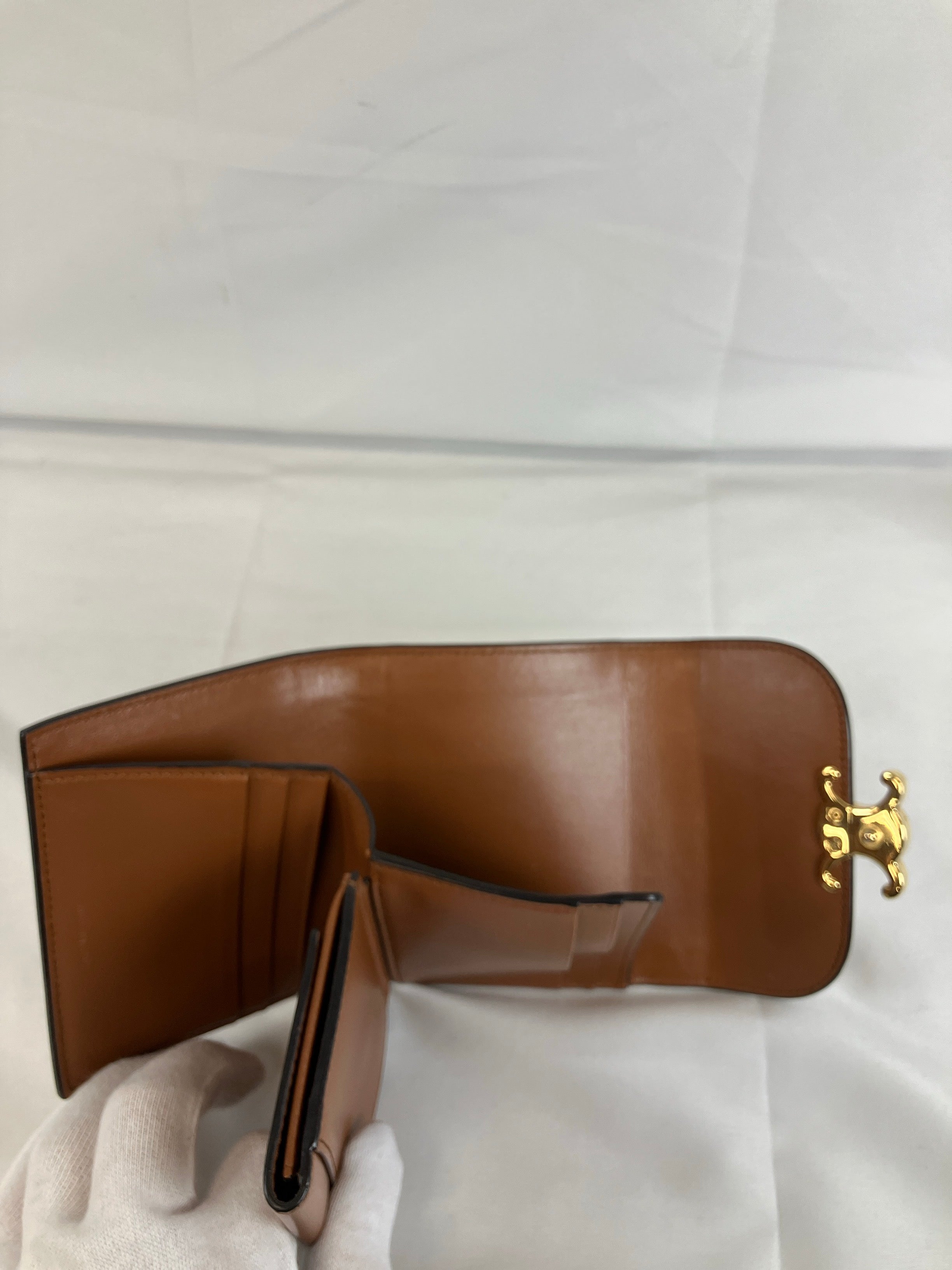 CELINE セリーヌ 三つ折り財布 スモールフラップウォレット トリオンフ ナチュラル タン