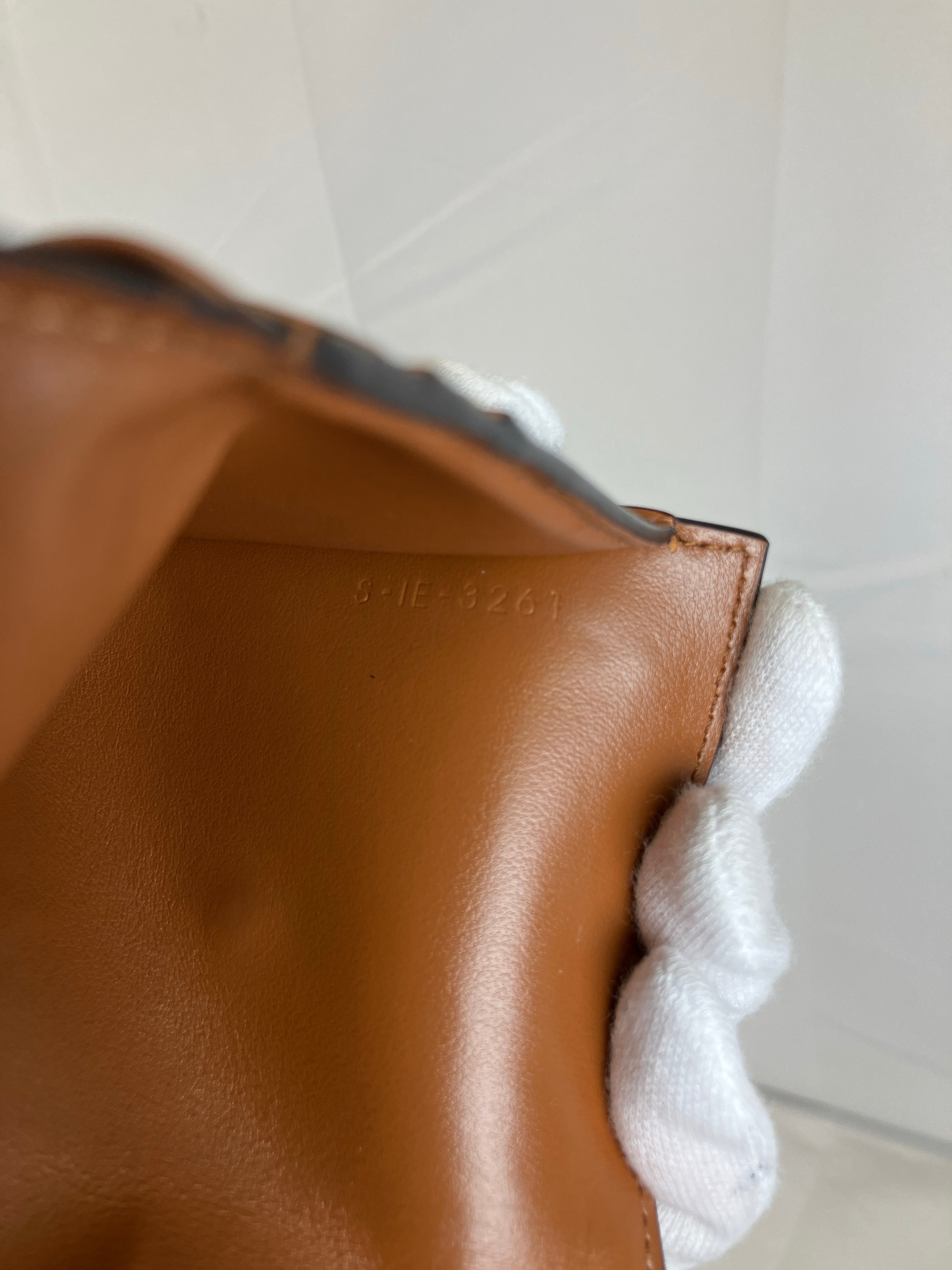 CELINE セリーヌ 三つ折り財布 スモールフラップウォレット トリオンフ ナチュラル タン