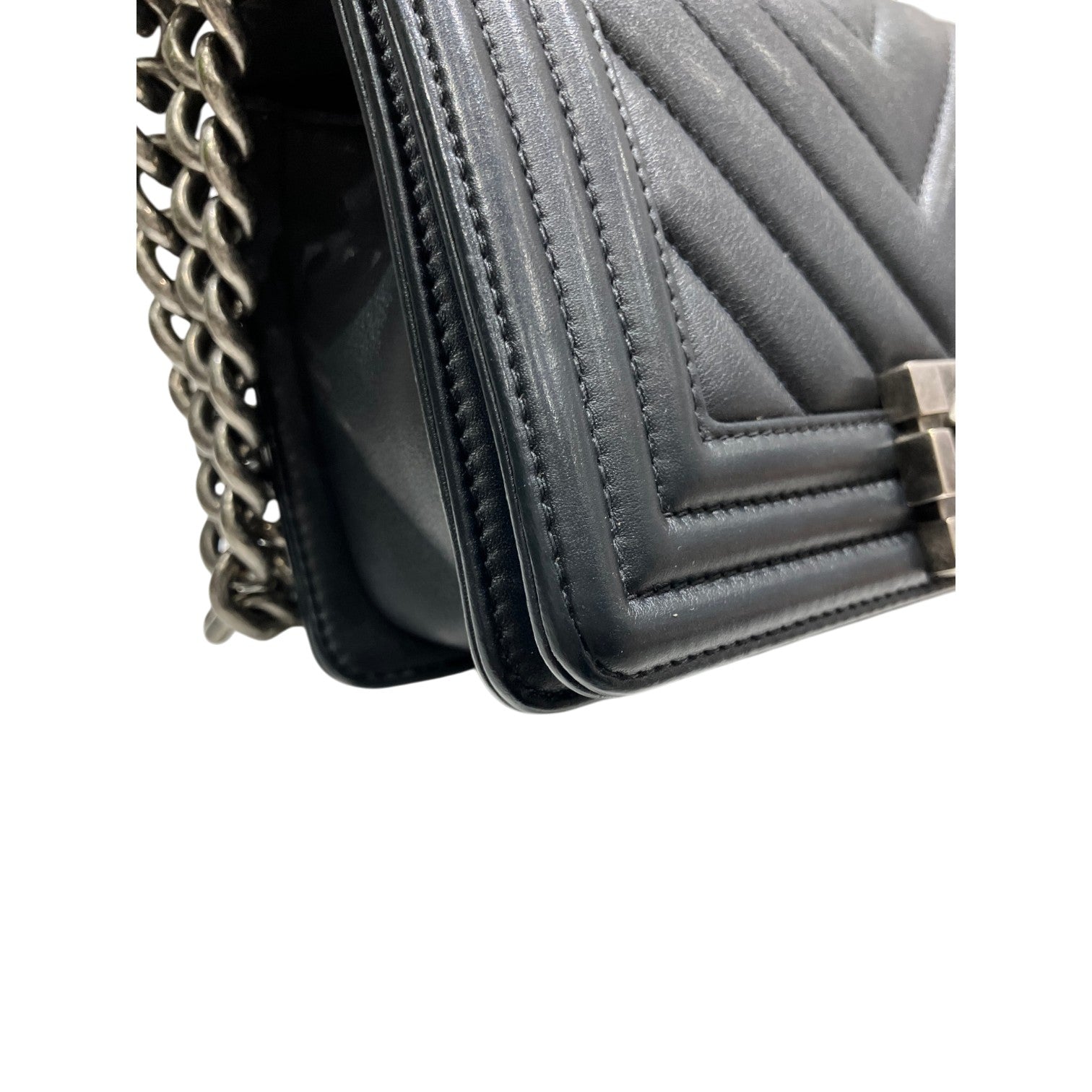 BOY CHANEL ボーイシャネル 20 キャビアスキン チェーンショルダー