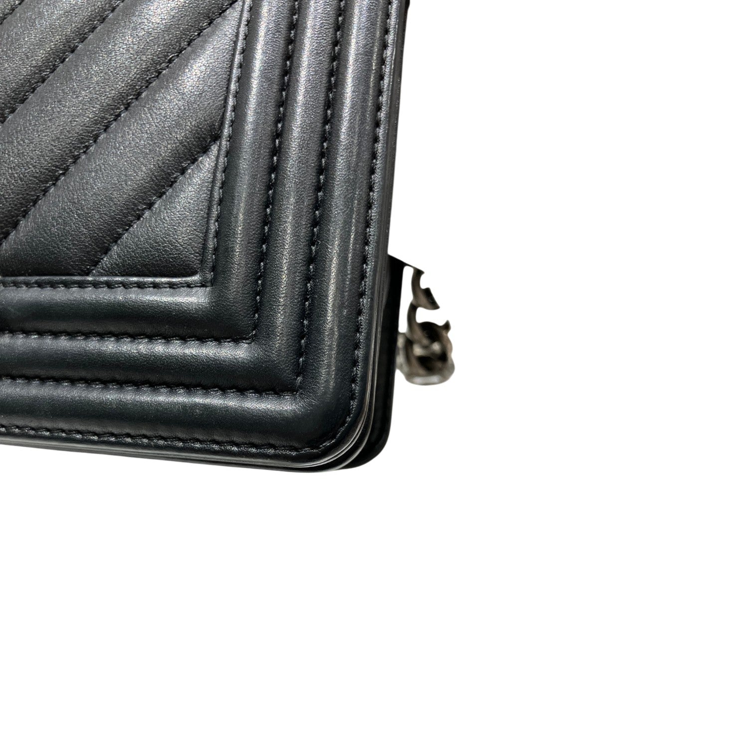 BOY CHANEL ボーイシャネル 20 キャビアスキン チェーンショルダーバッグ Vステッチ シェブロン カーフスキン レザー ブラック レディース メンズ