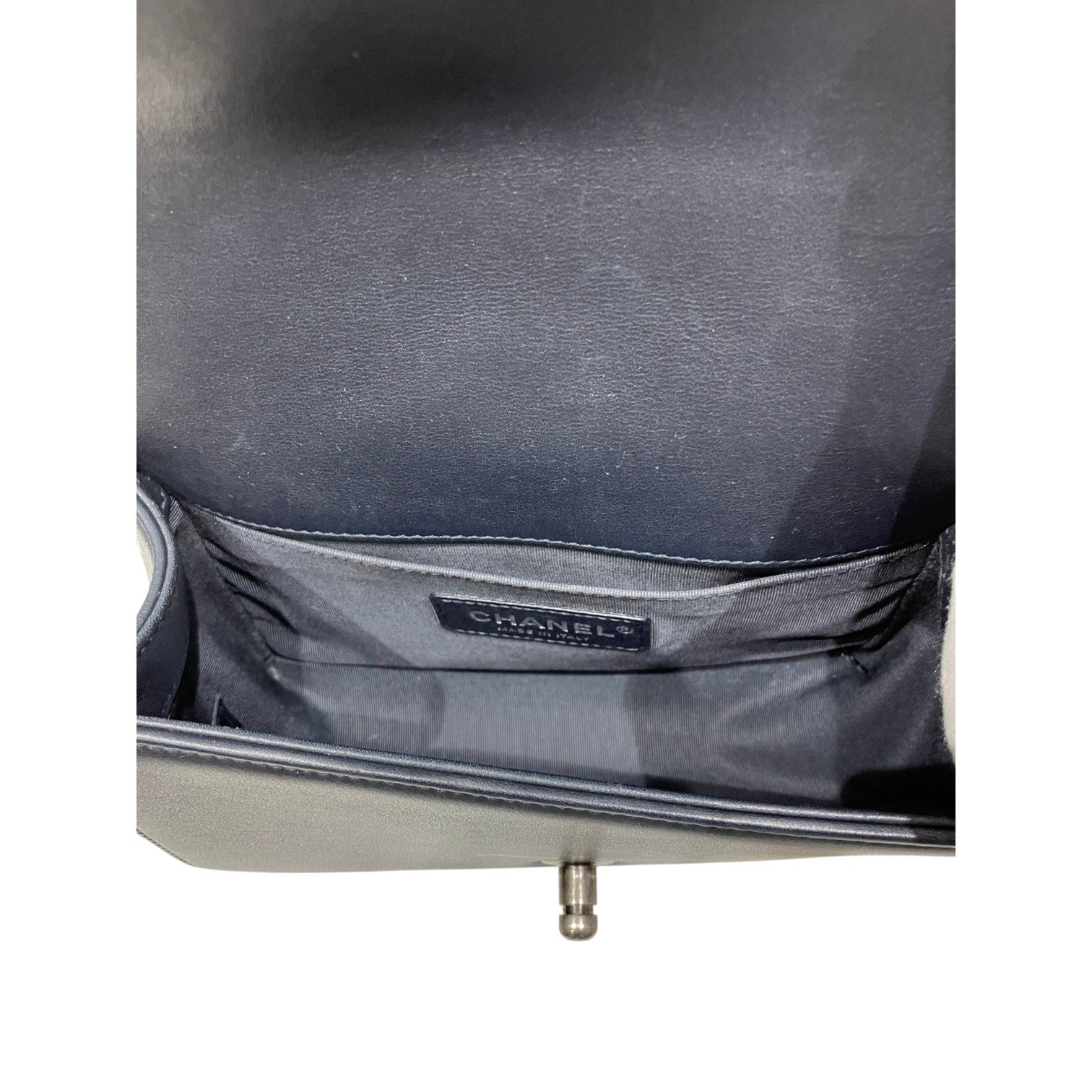 BOY CHANEL ボーイシャネル 20 キャビアスキン チェーンショルダーバッグ Vステッチ シェブロン カーフスキン レザー ブラック レディース メンズ