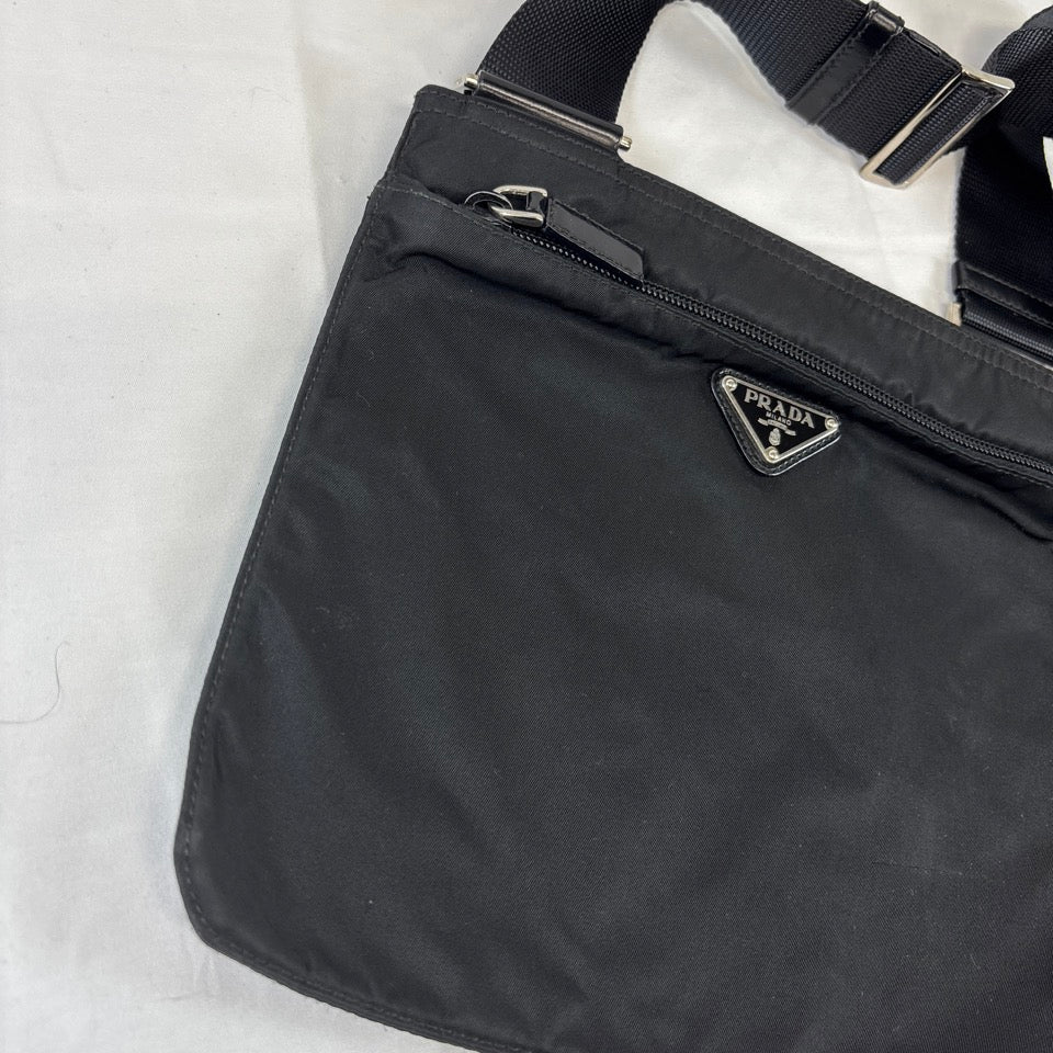 PRADA　プラダ　テスート　ショルダーバッグ　ナイロン　三角ロゴ　ブラック