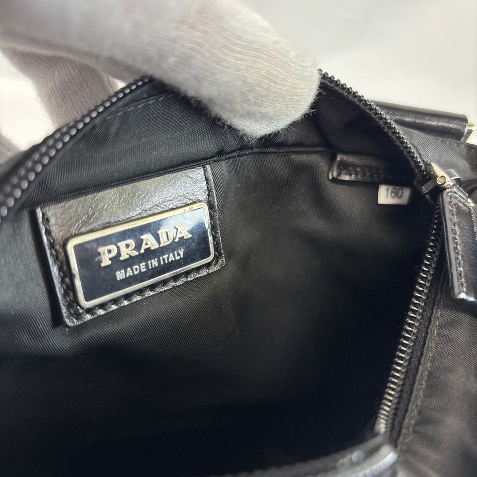 PRADA　プラダ　テスート　ショルダーバッグ　ナイロン　三角ロゴ　ブラック