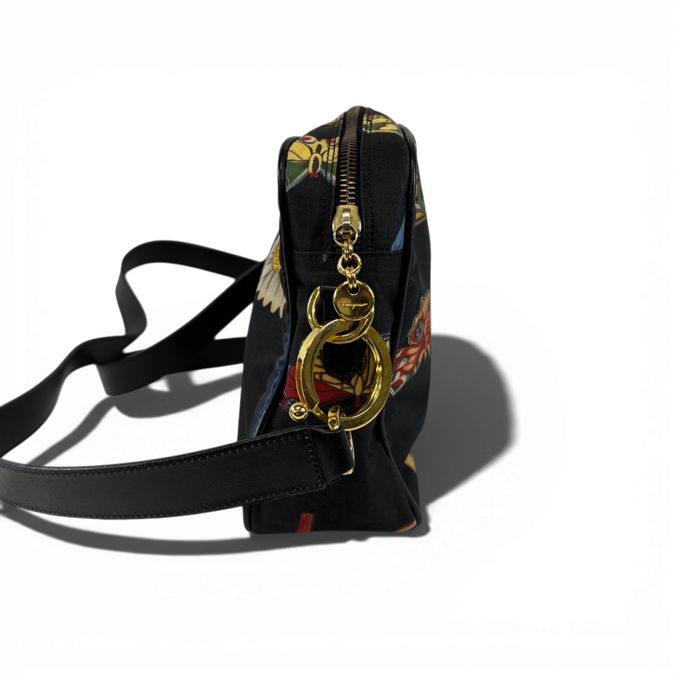 FERRAGAMO　フェラガモ　ショルダーバッグ　ブラック　AU-21 5277