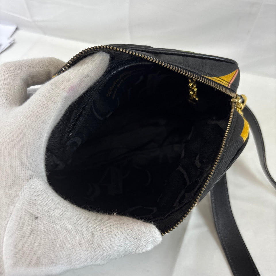 FERRAGAMO　フェラガモ　ショルダーバッグ　ブラック　AU-21 5277