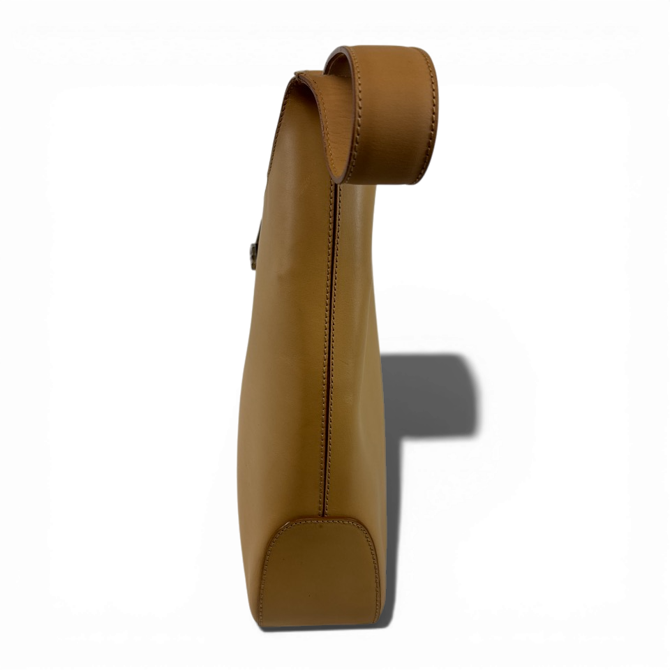 FERRAGAMO　フェラガモ　ショルダーバッグ　ワンショルダー　ガンチーニ　ベージュ　AQ-21 0169