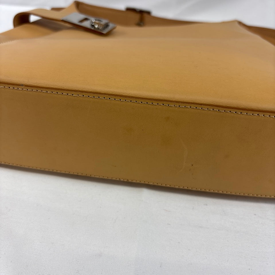 FERRAGAMO　フェラガモ　ショルダーバッグ　ワンショルダー　ガンチーニ　ベージュ　AQ-21 0169