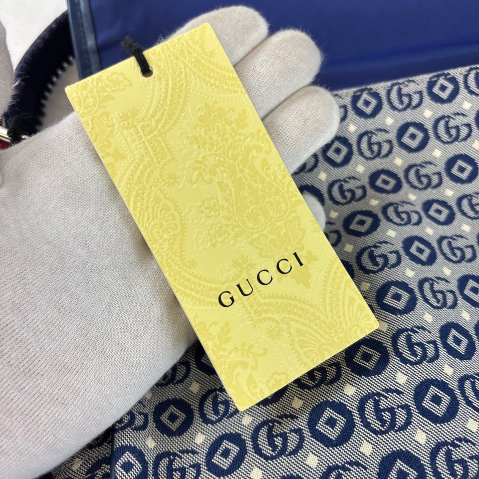 GUCCI　CHILDRENS　チルドレンズ　ショルダーバッグ　メッセンジャーバッグ　GGキャンバス　スター　星　総柄　664143