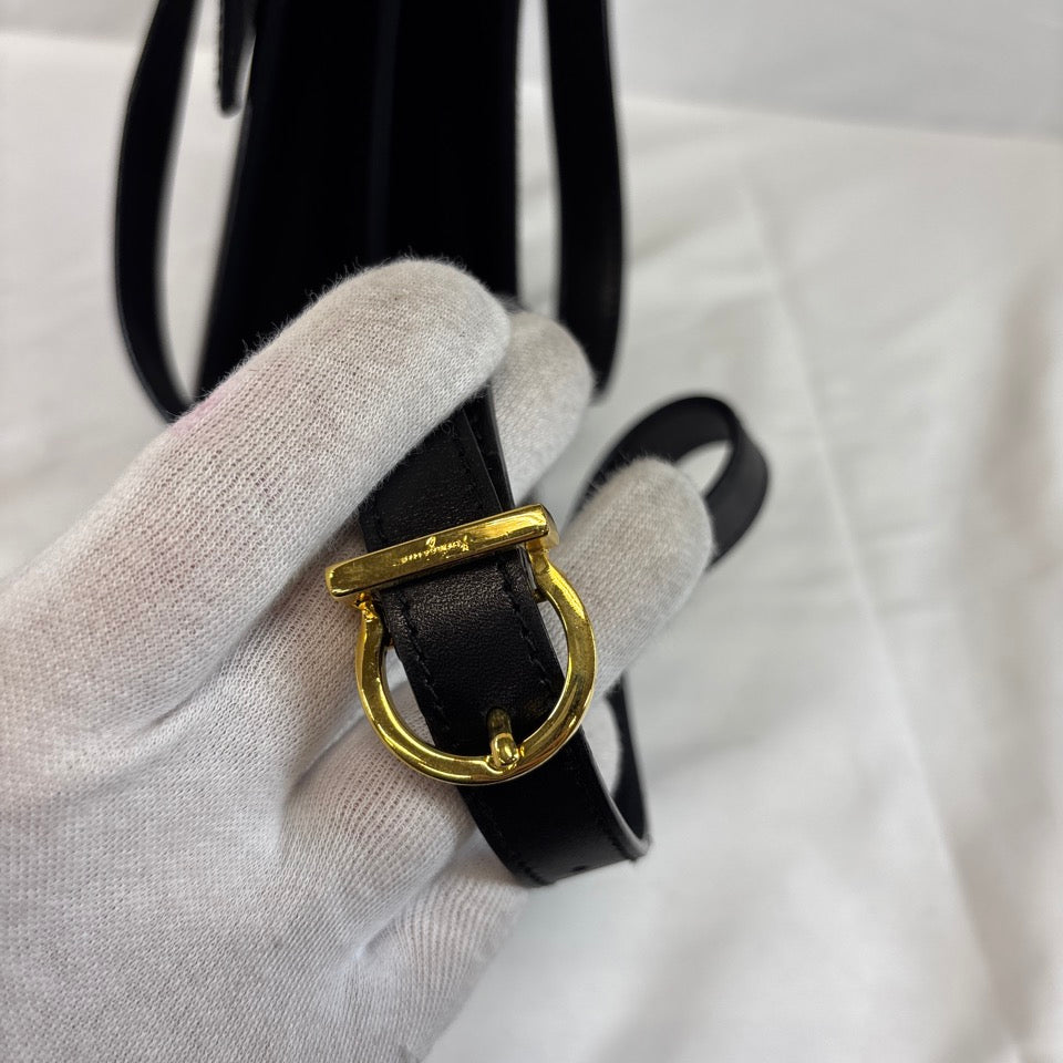 FERRAGAMO　フェラガモ　2way　ハンドバッグ　ショルダーバッグ　トップハンドル　ガンチーニ　ブラック　212181