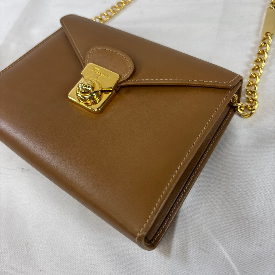 FERRAGAMO　フェラガモ　チェーン　ショルダーバッグ　キャメル　223064