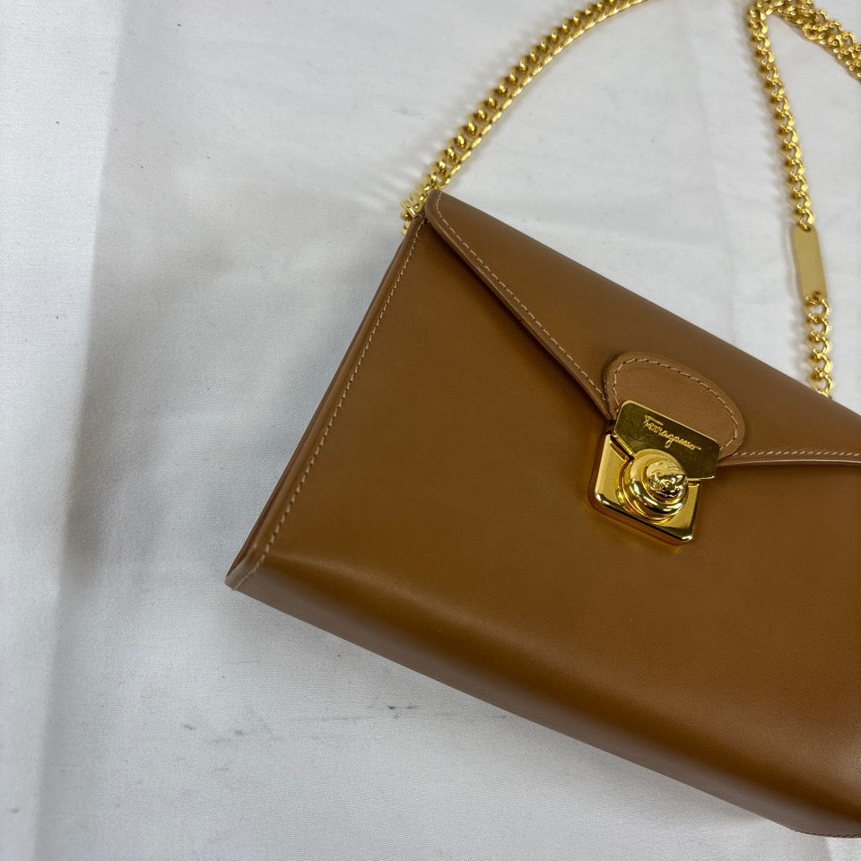 FERRAGAMO　フェラガモ　チェーン　ショルダーバッグ　キャメル　223064