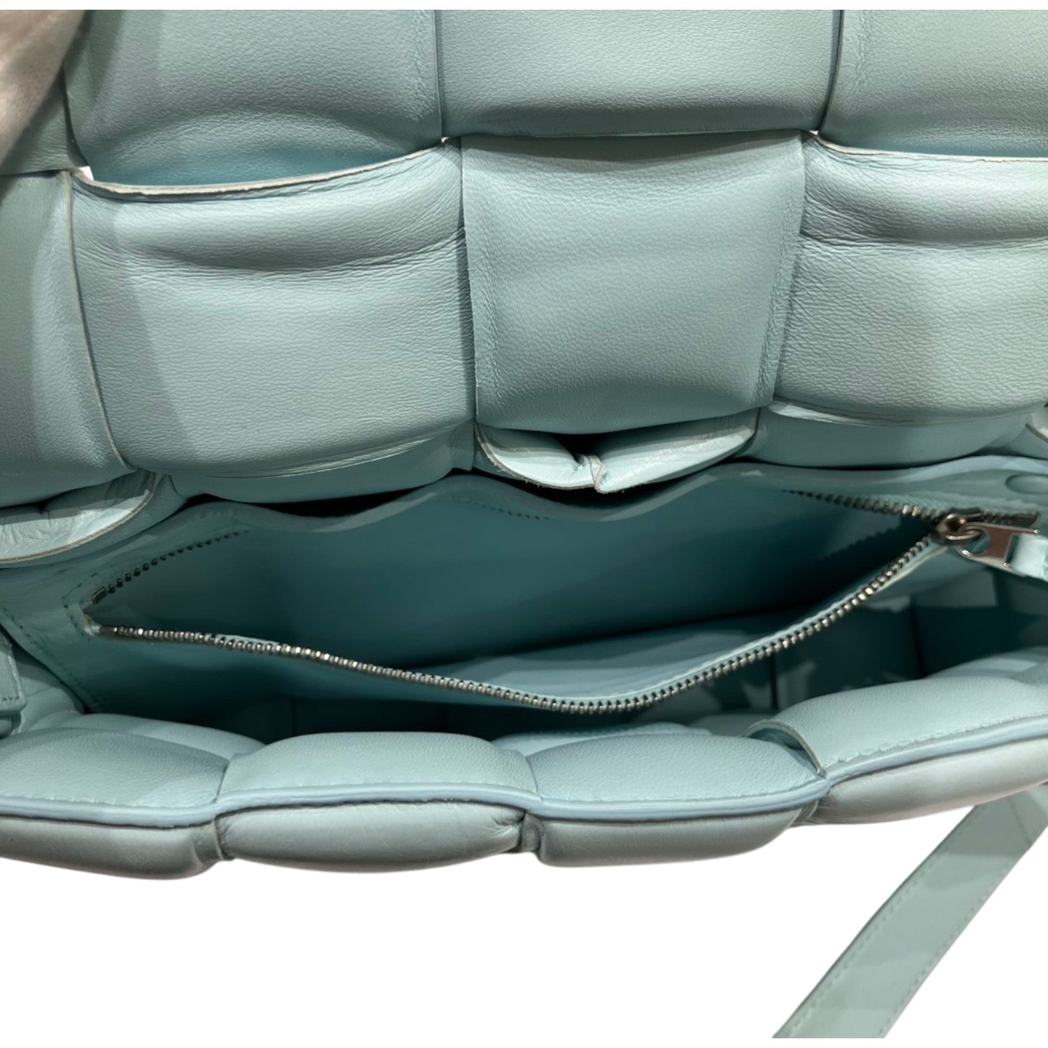 BOTTEGA VENETA ボッテガヴェネタ マキシイントレート パテッドカセット ショルダーバッグ ライト ブルー レザー レディース メンズ